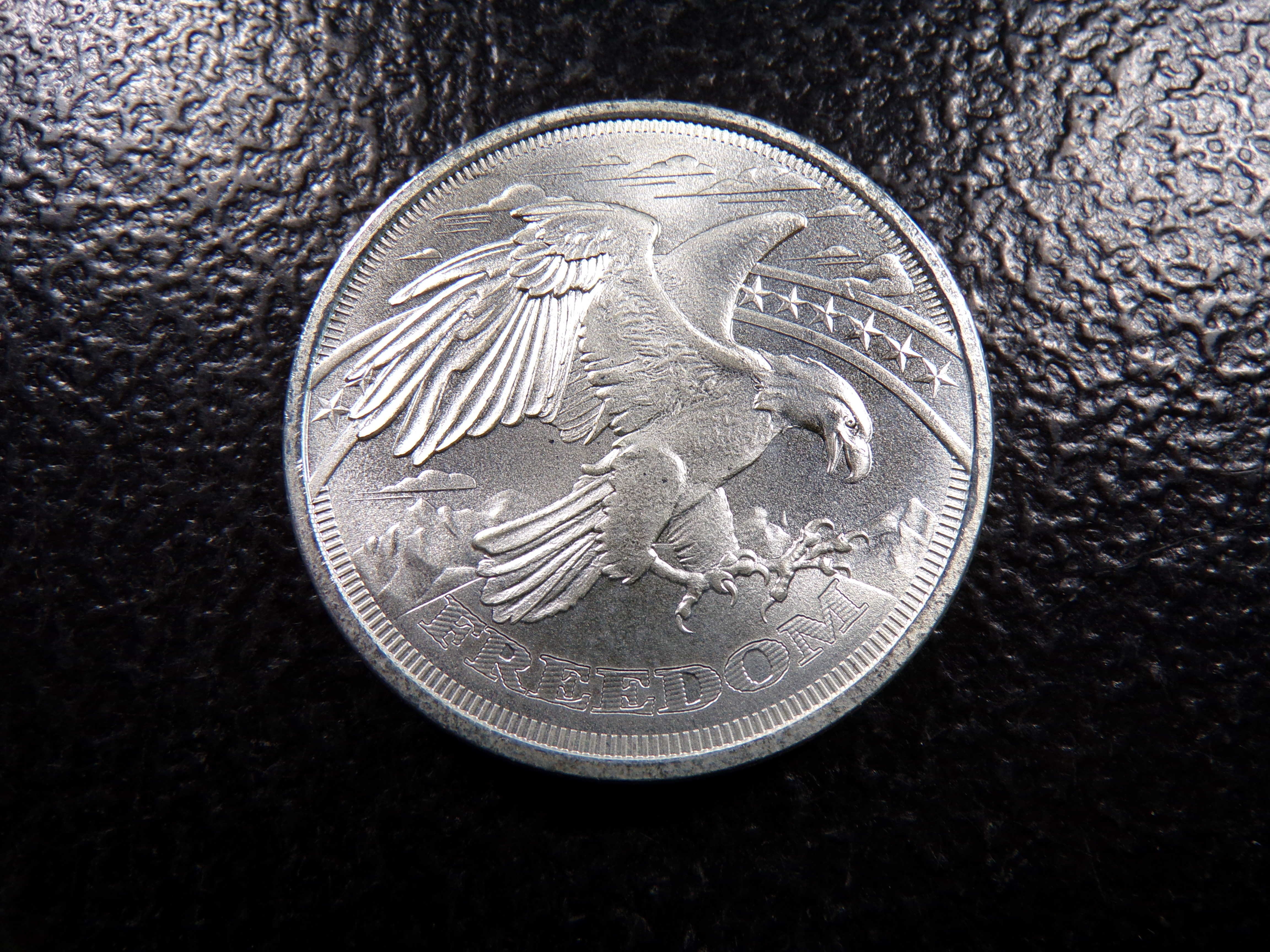 COLLECTIBLE 1 OUNCE .999 FINE SILVER BAR