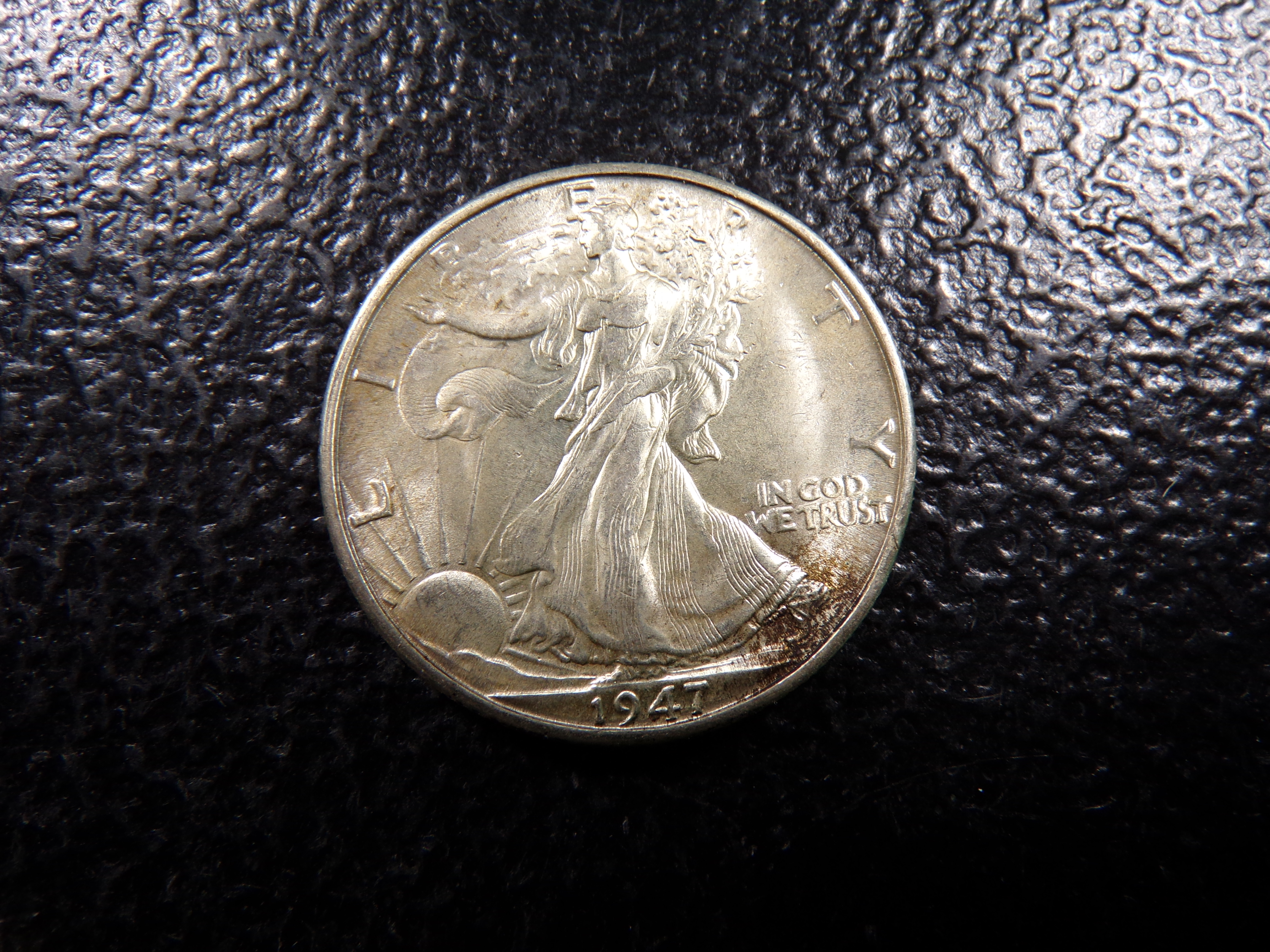 1947-D HIGH GRADE WALKING LIBERTY SILVER HALF DOLLAR