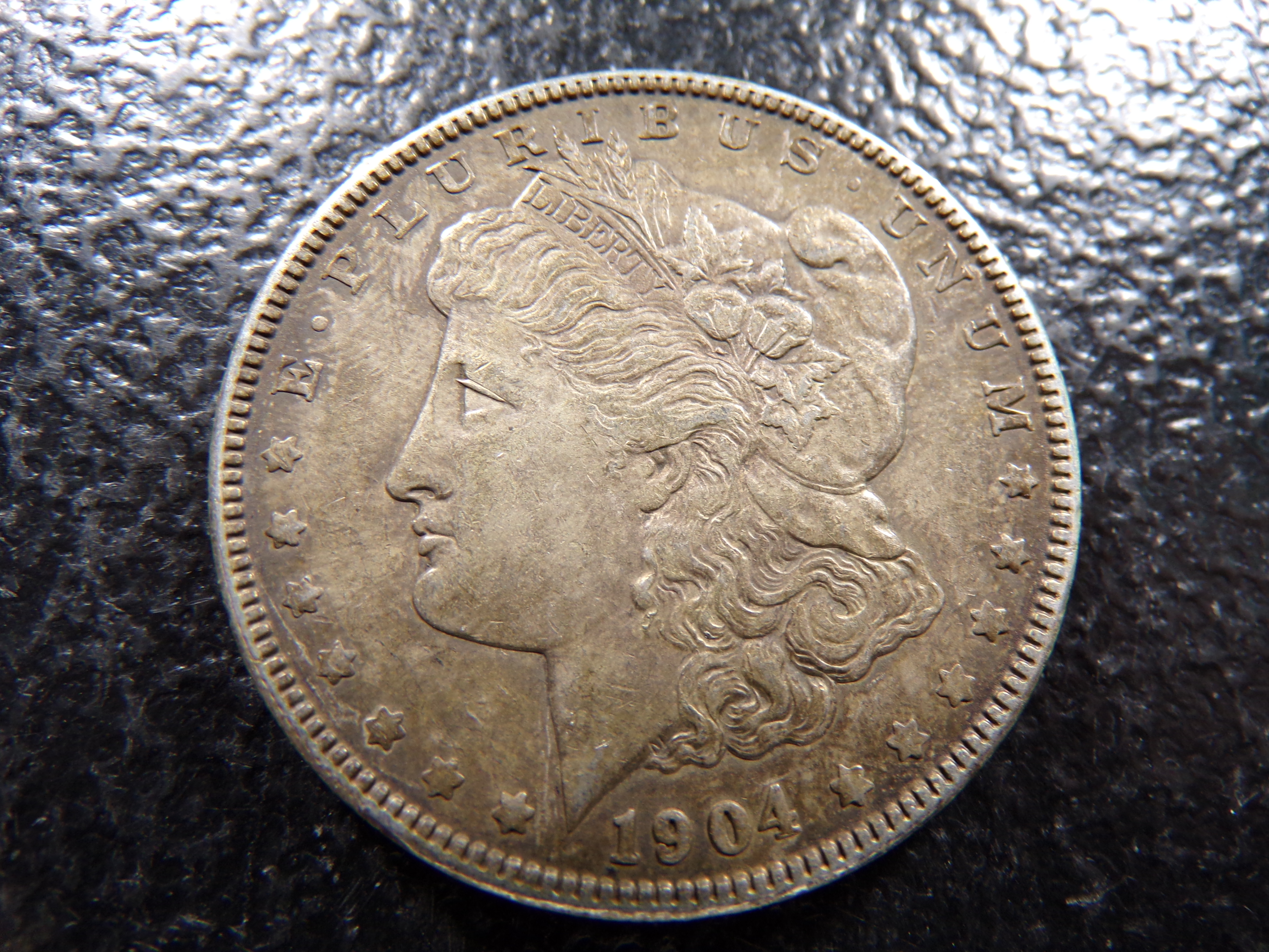 1904 MORGAN SILVER DOLLAR