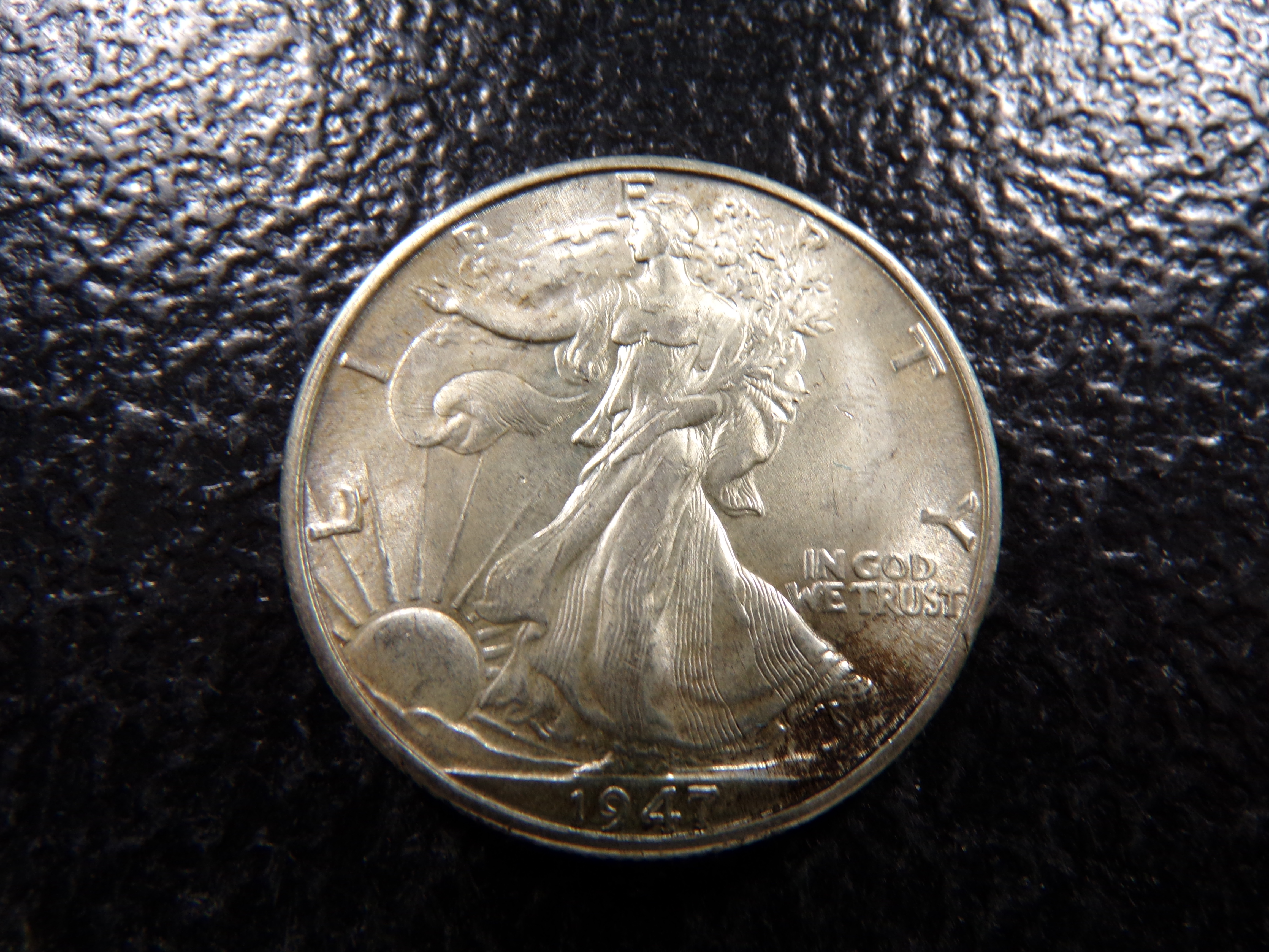 1947-D HIGH GRADE WALKING LIBERTY SILVER HALF DOLLAR