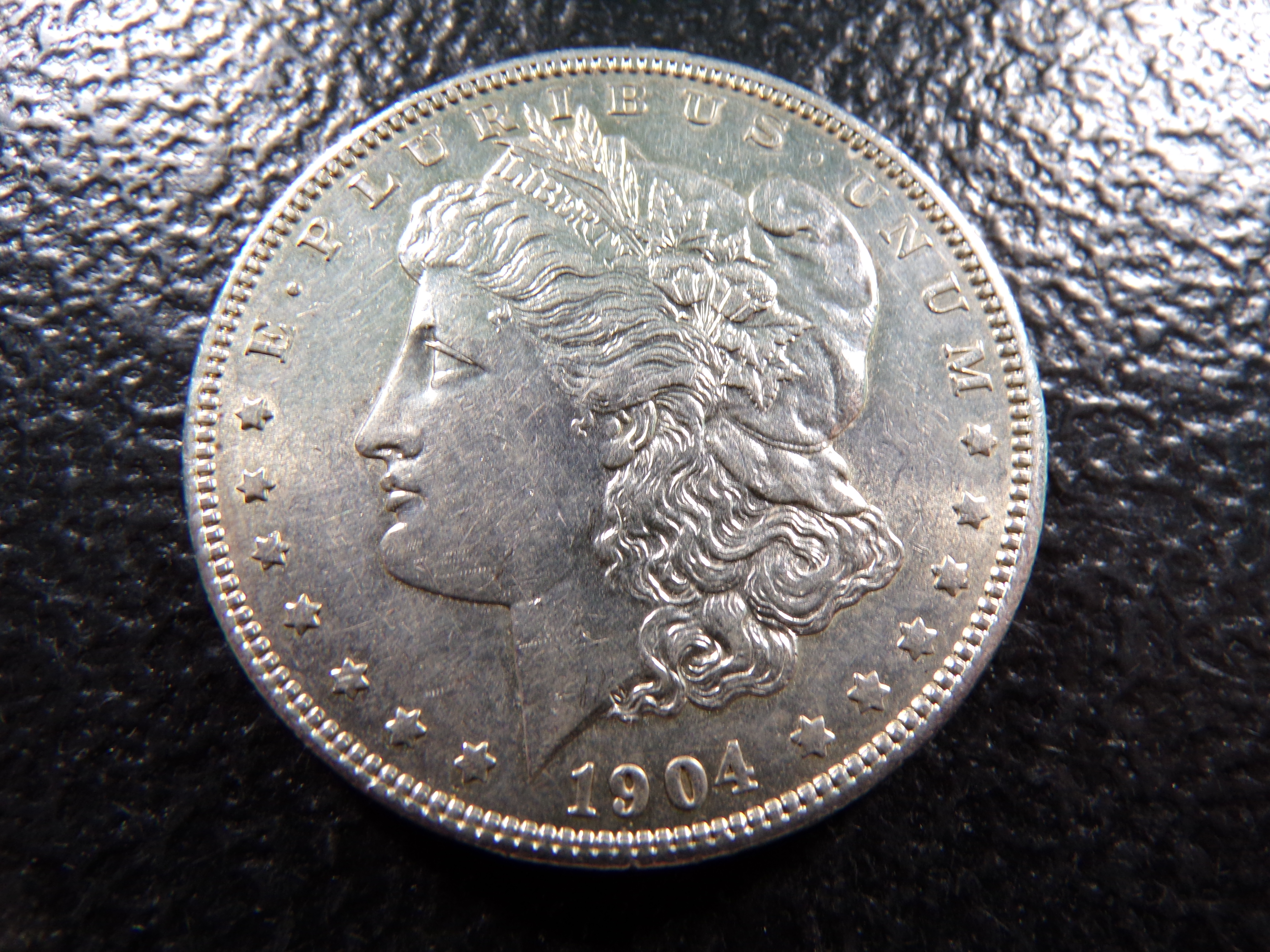 1904 MORGAN SILVER DOLLAR