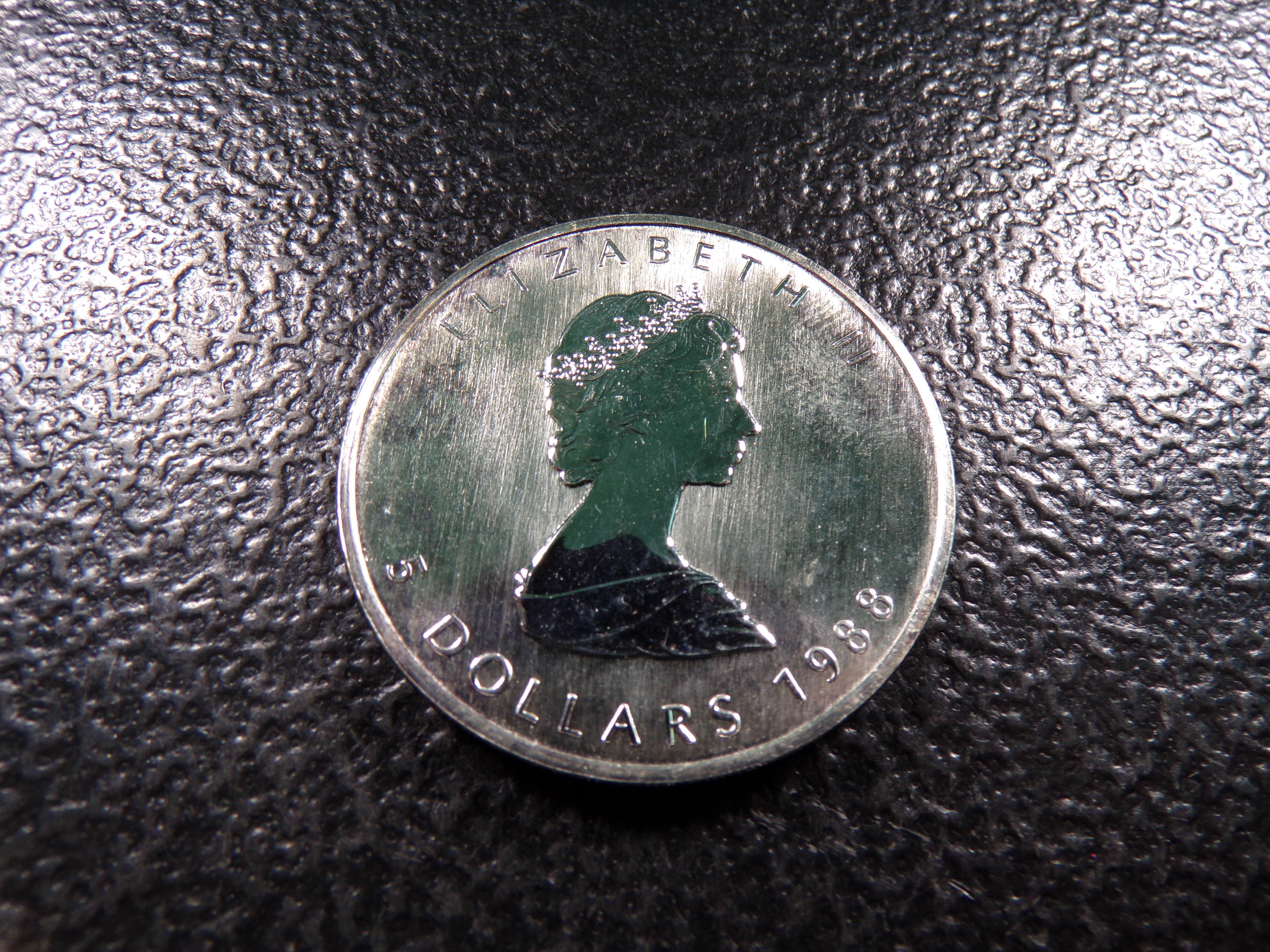 1988 CANADA $5 SILVER MAPLE LEAF *1 OUNCE 9999 FINE SILVER