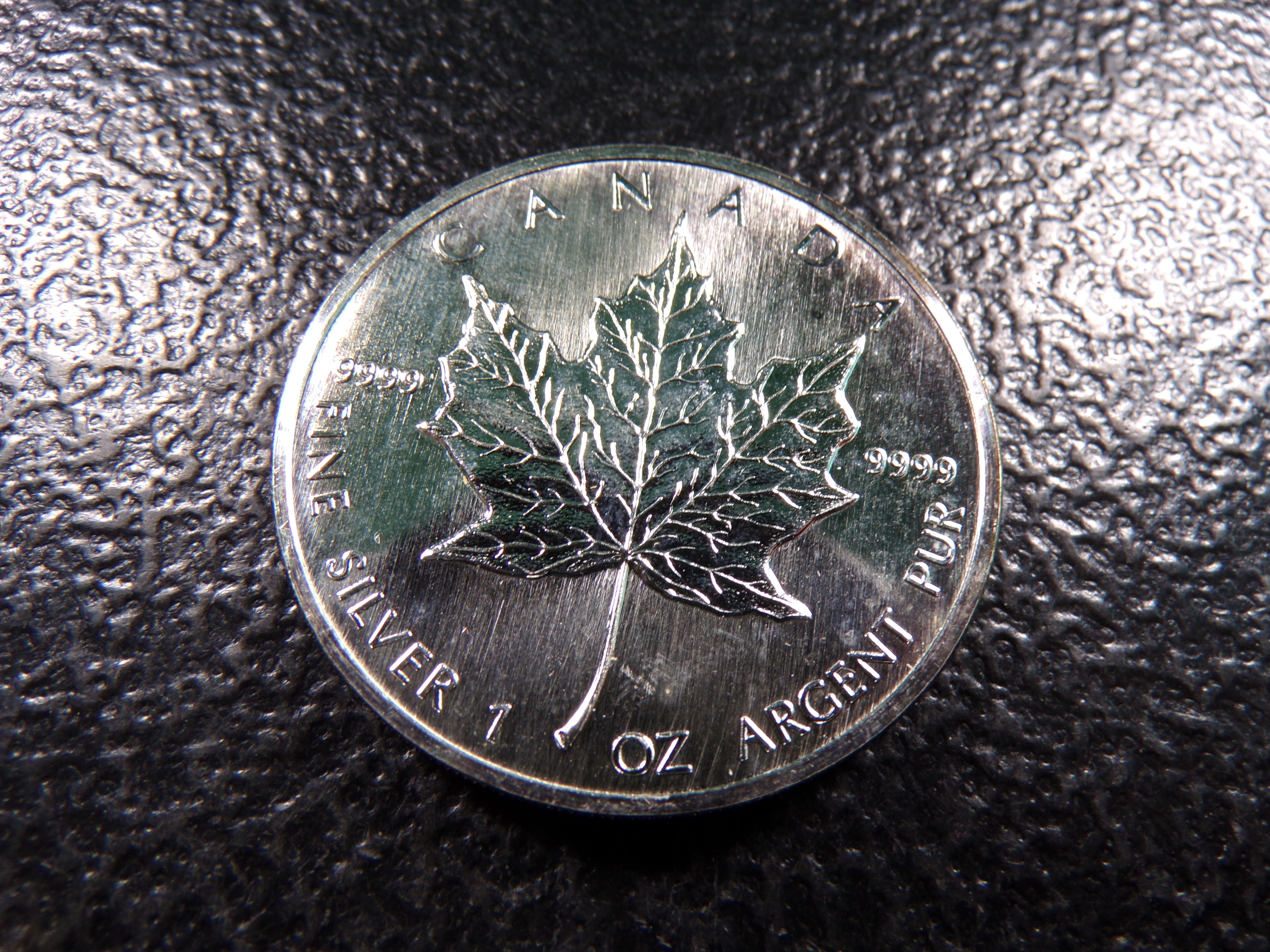 1988 CANADA $5 SILVER MAPLE LEAF *1 OUNCE 9999 FINE SILVER