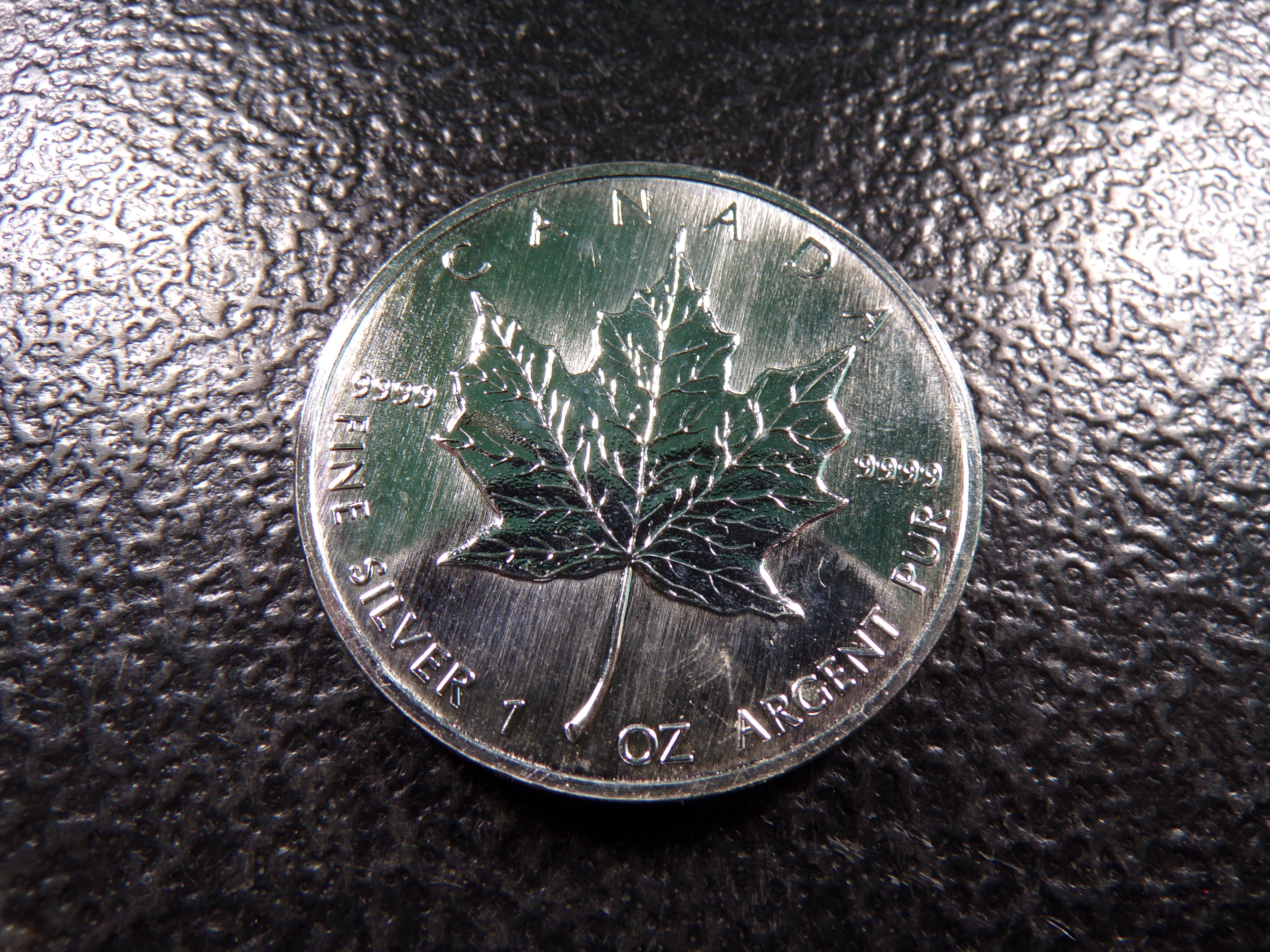 1989 CANADA $5 SILVER MAPLE LEAF *1 OUNCE 9999 FINE SILVER