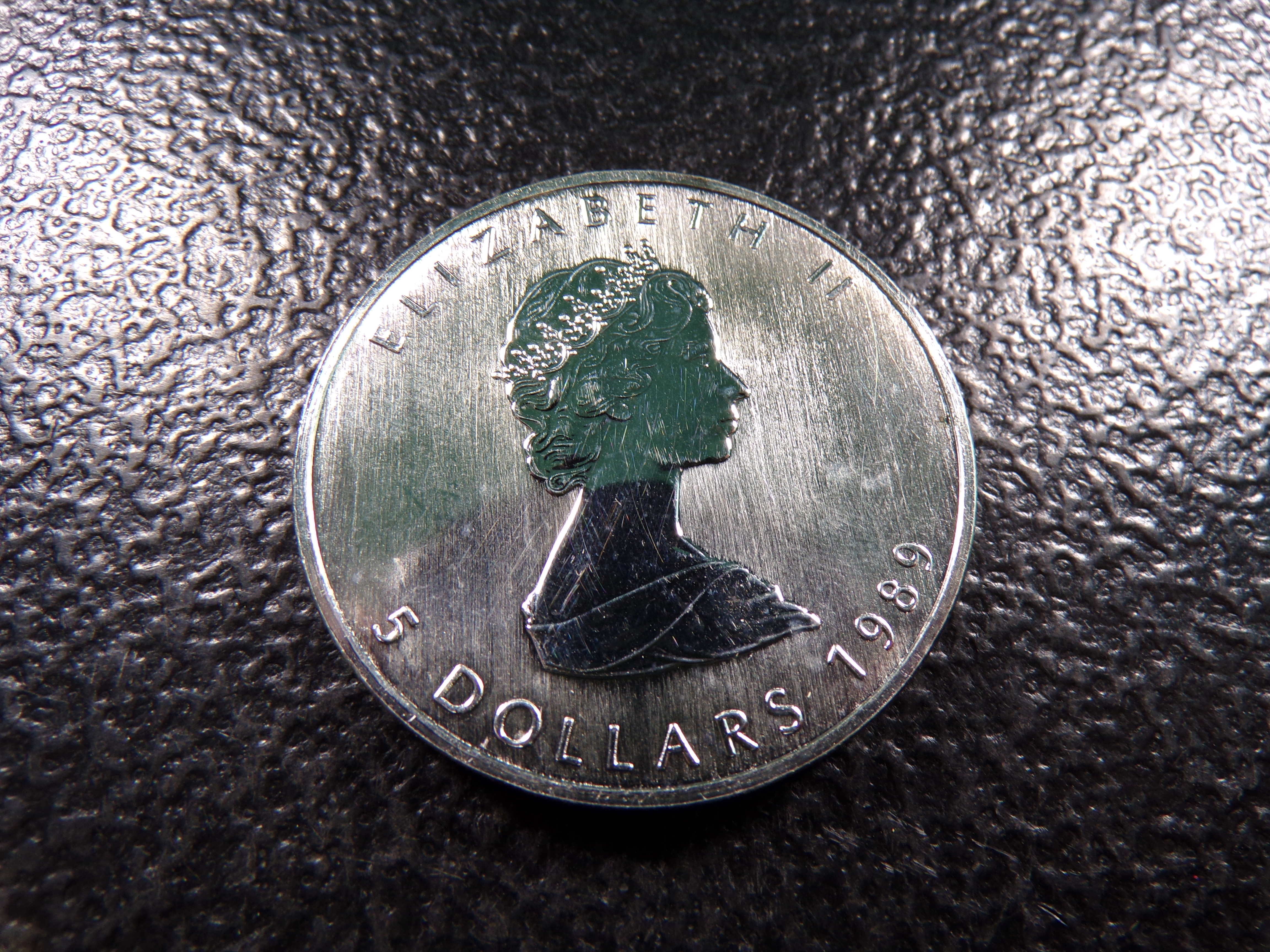 1989 CANADA $5 SILVER MAPLE LEAF *1 OUNCE 9999 FINE SILVER