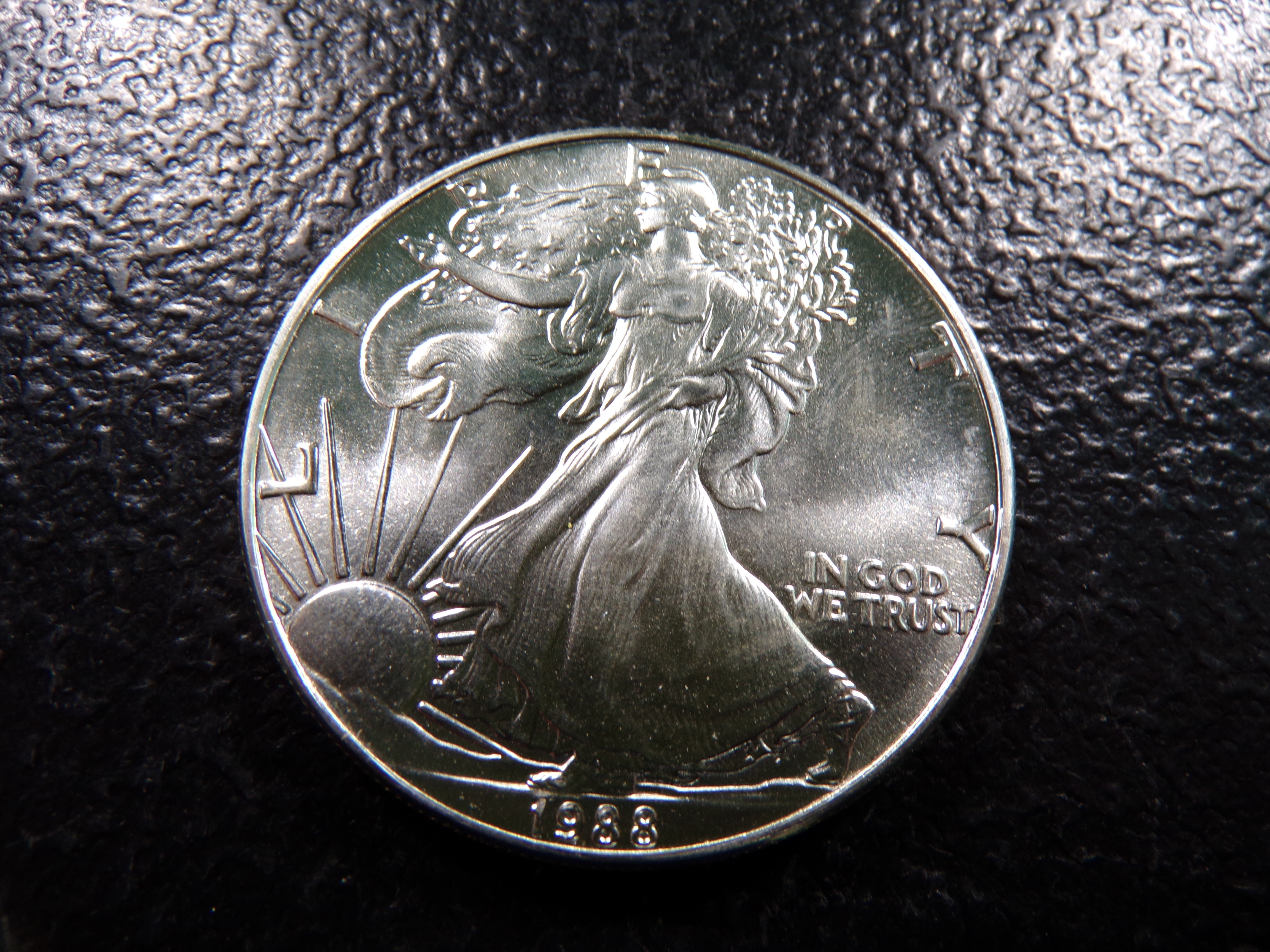 1988 AMERICAN SILVER EAGLE DOLLAR *1 OZ. FINE SILVER