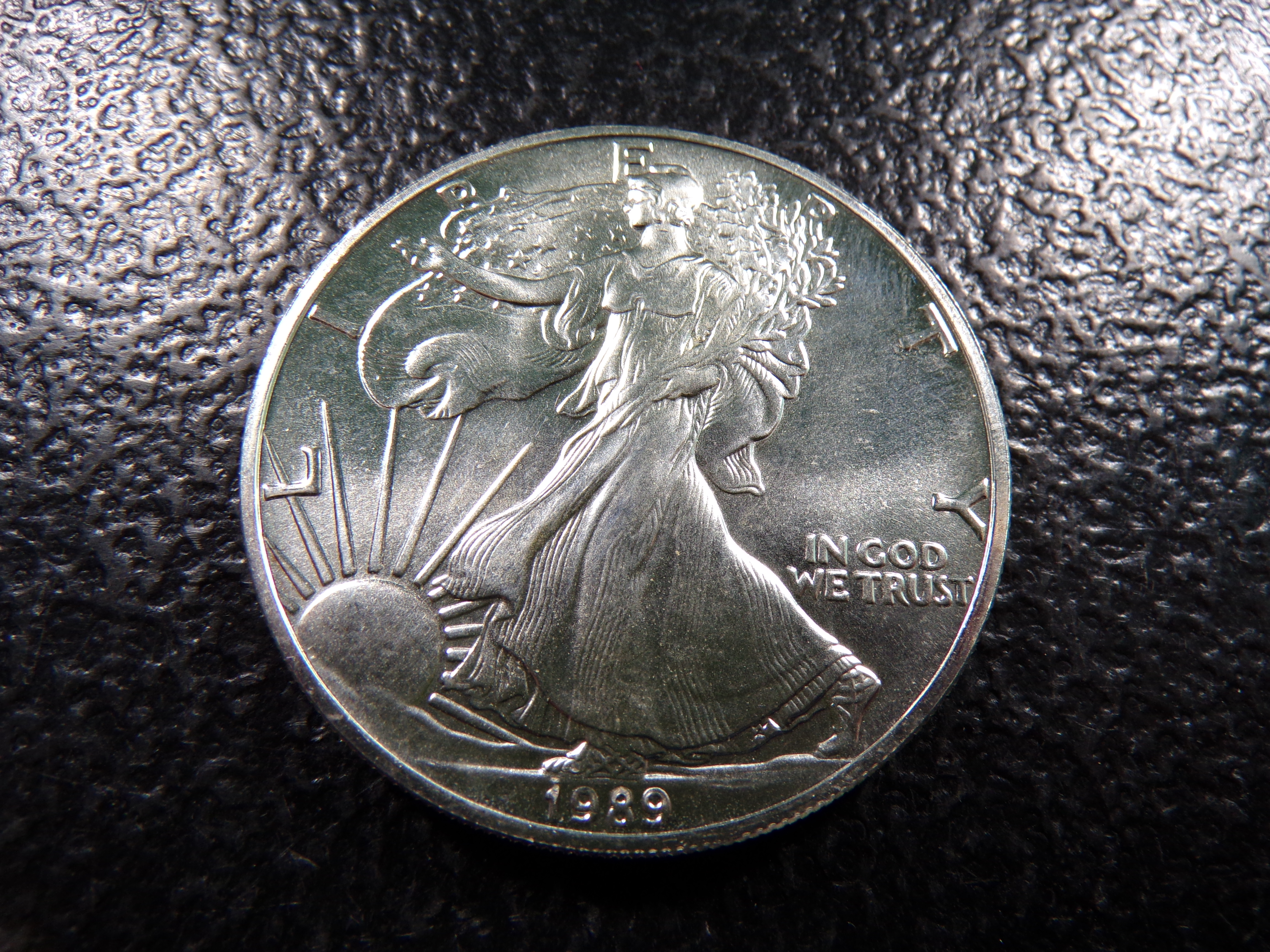 1989 AMERICAN SILVER EAGLE DOLLAR *1 OZ. FINE SILVER