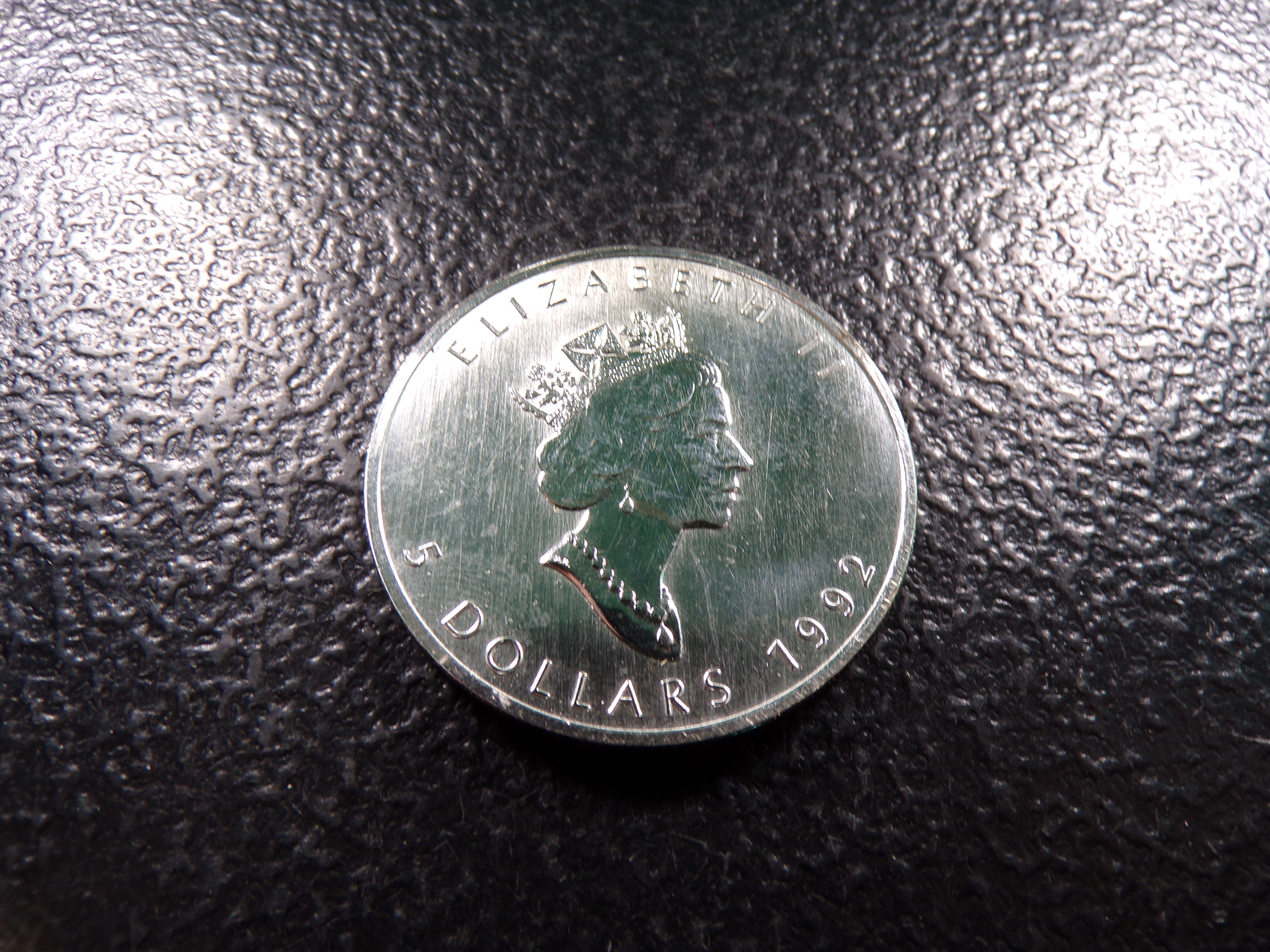 1992 CANADA $5 SILVER MAPLE LEAF *1 OUNCE 9999 FINE SILVER