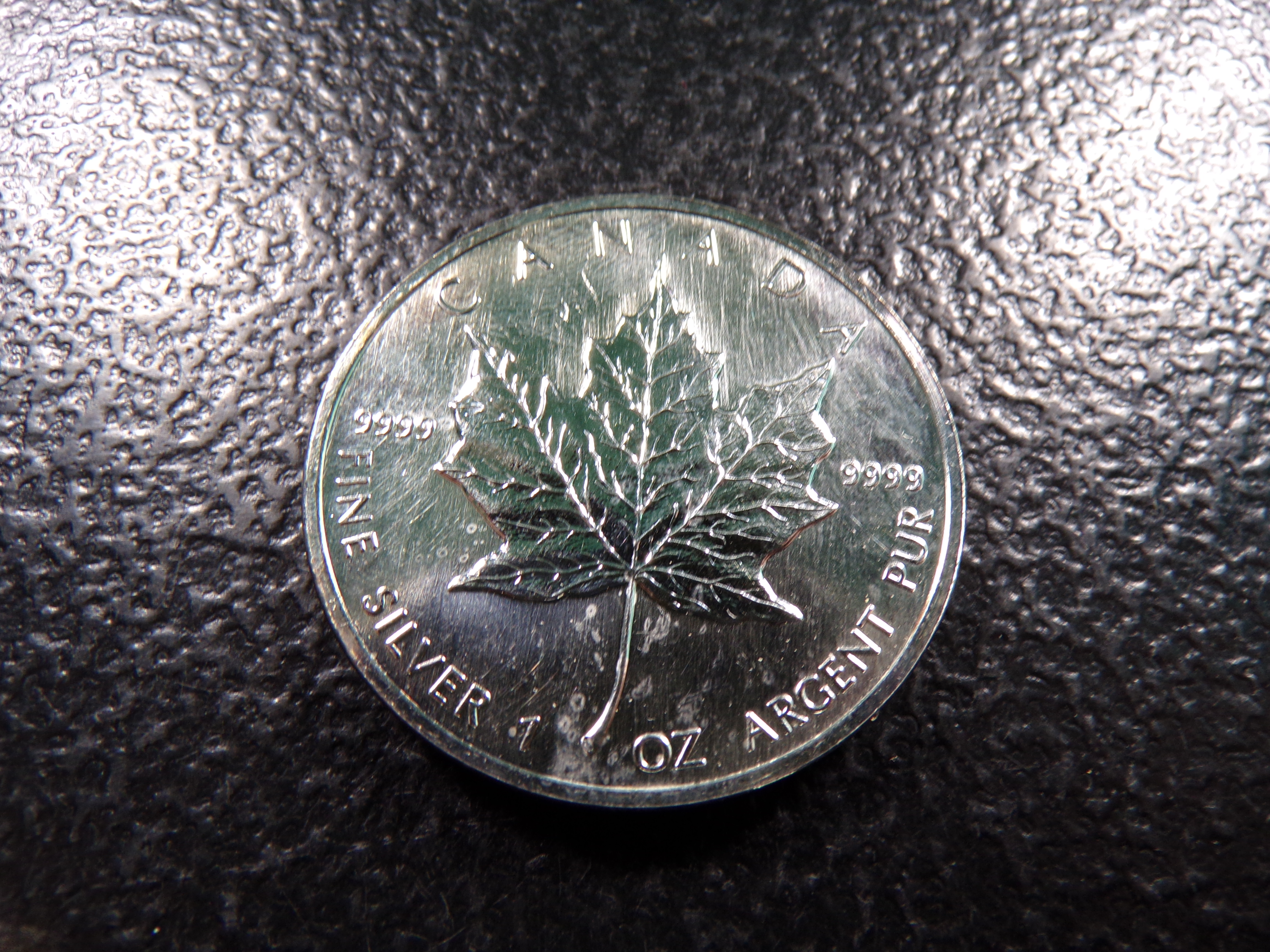 1992 CANADA $5 SILVER MAPLE LEAF *1 OUNCE 9999 FINE SILVER