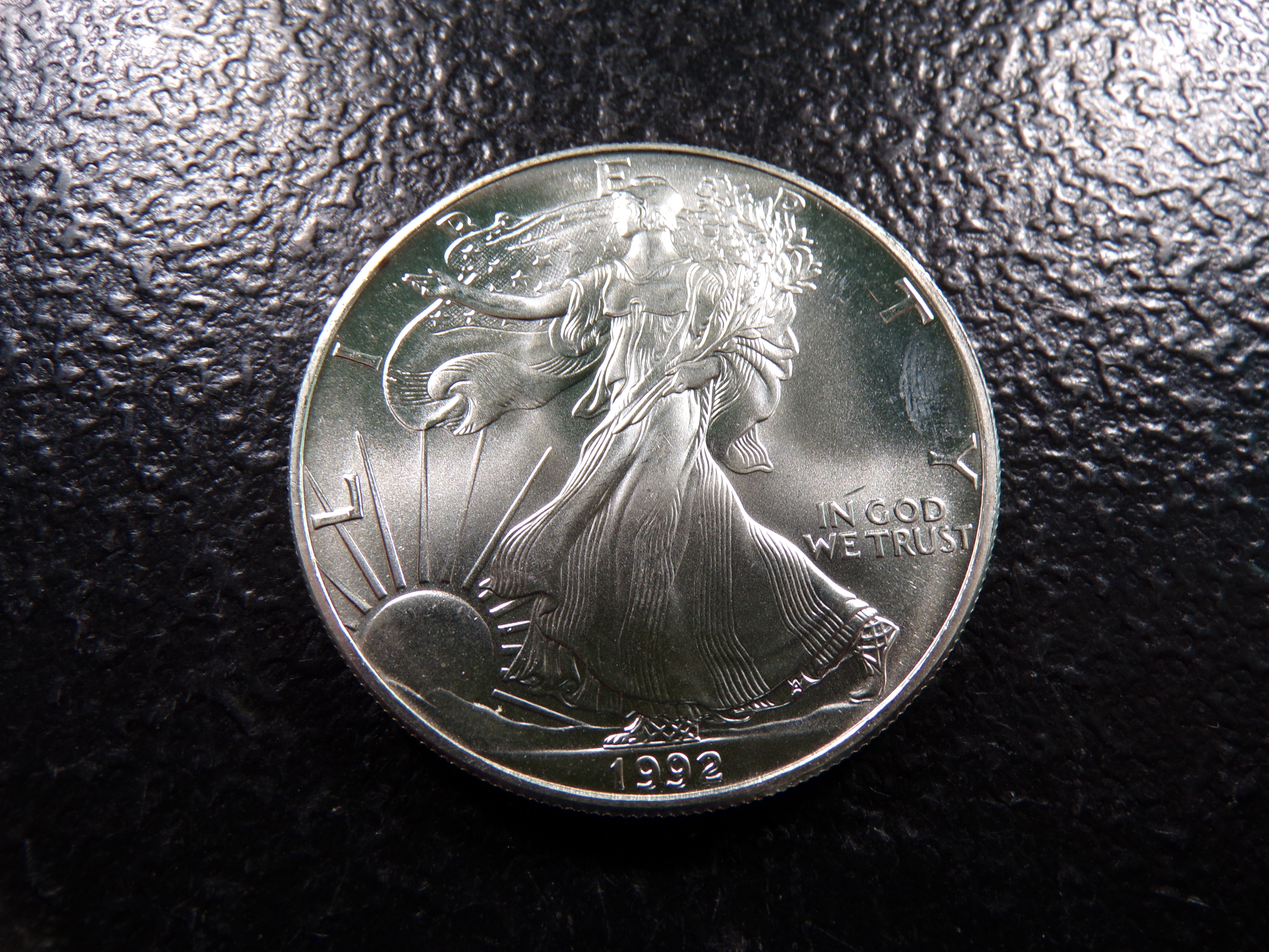 1992 AMERICAN SILVER EAGLE DOLLAR *1 OZ. FINE SILVER