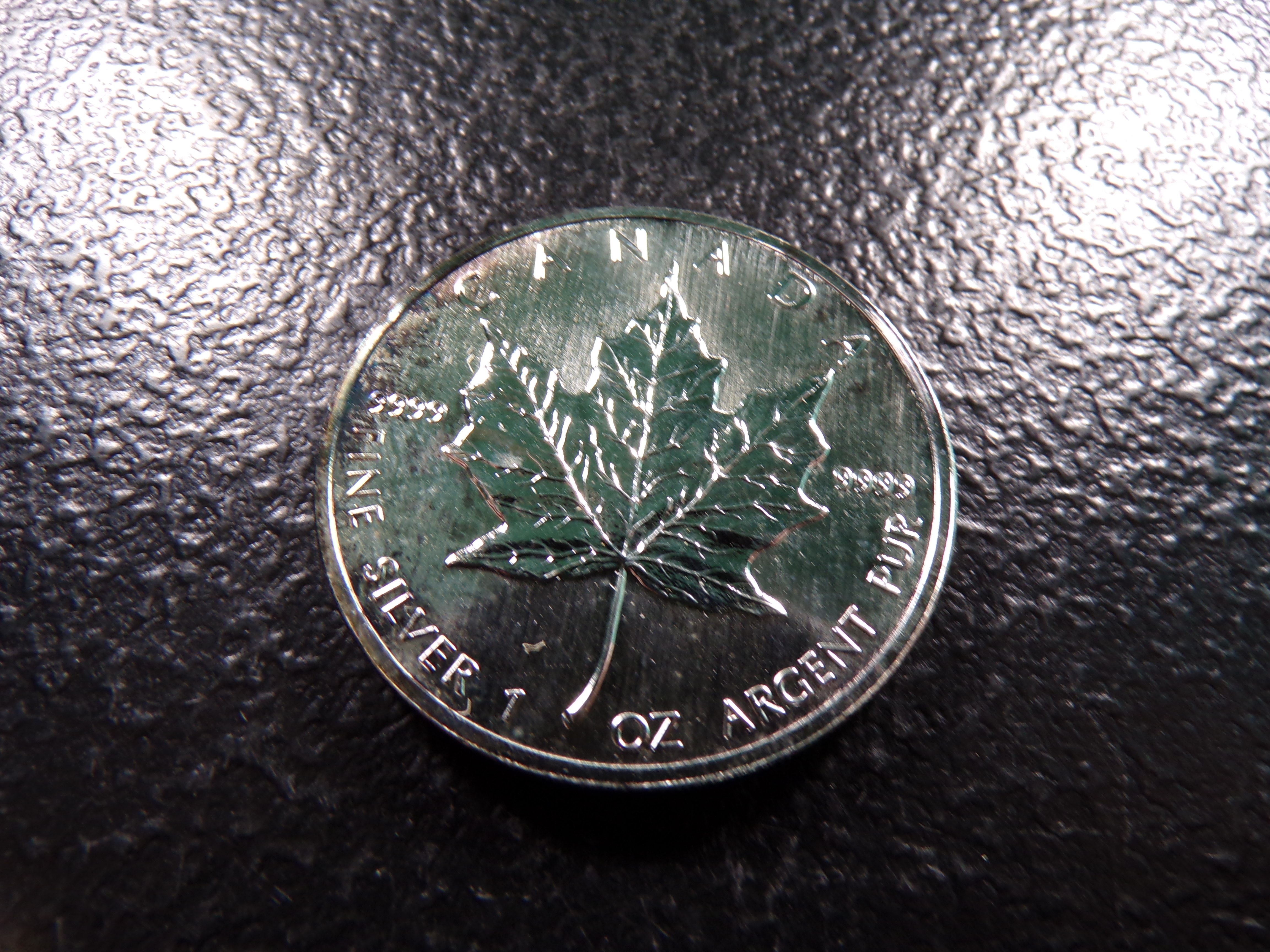 2002 CANADA $5 SILVER MAPLE LEAF *1 OUNCE 9999 FINE SILVER