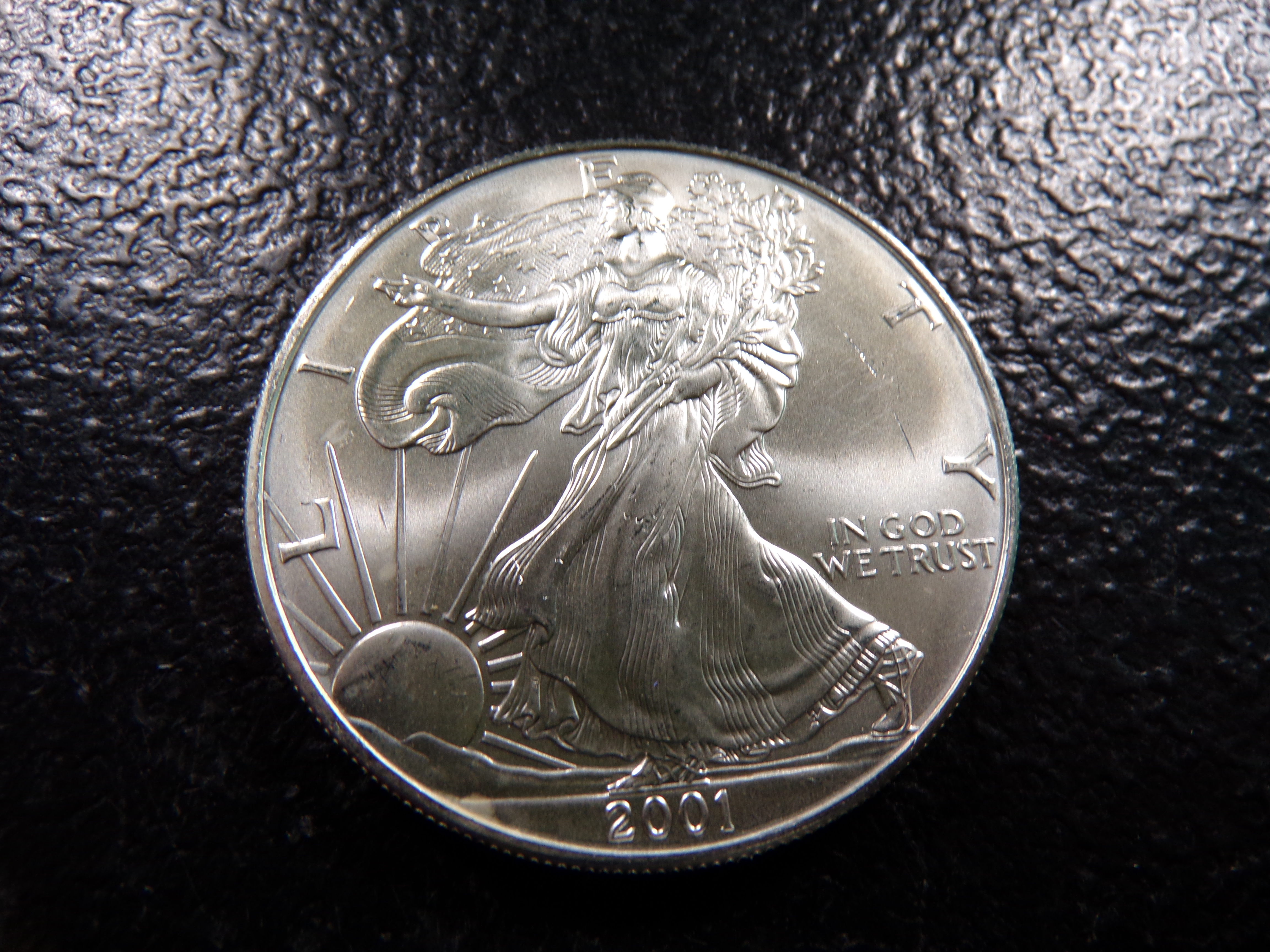 2001 AMERICAN SILVER EAGLE DOLLAR *1 OZ. FINE SILVER