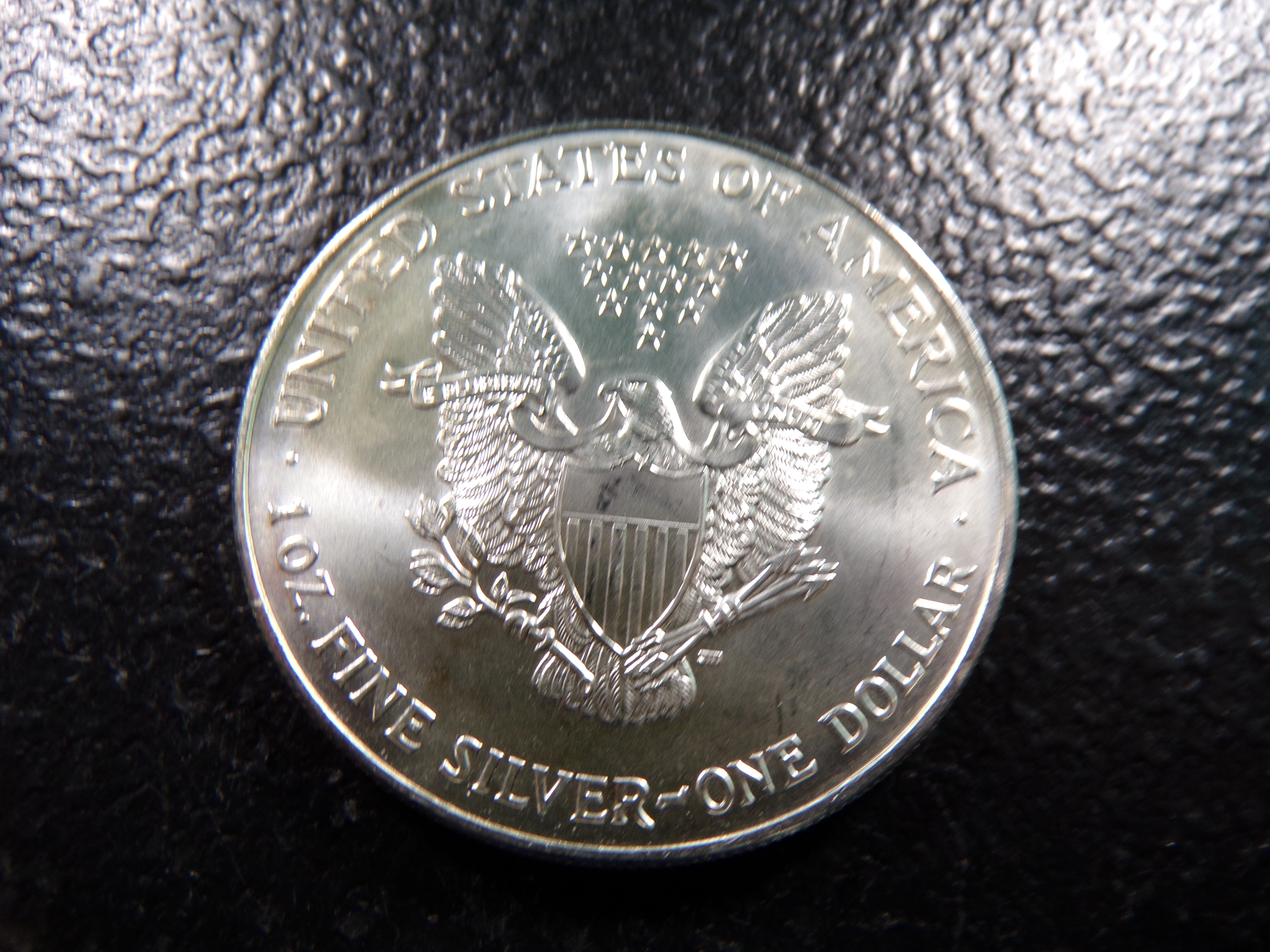 2001 AMERICAN SILVER EAGLE DOLLAR *1 OZ. FINE SILVER