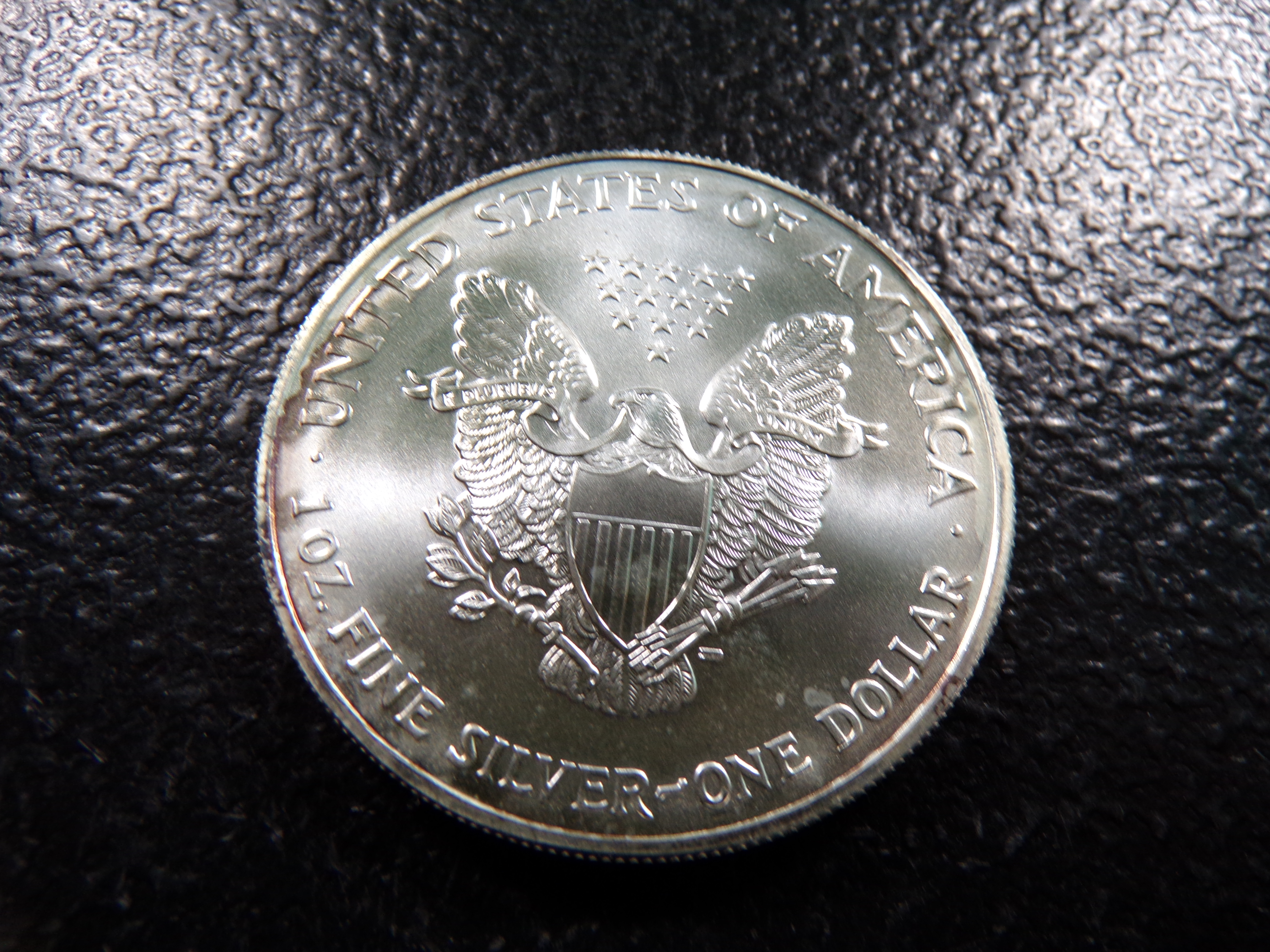 2004 AMERICAN SILVER EAGLE DOLLAR *1 OZ. FINE SILVER