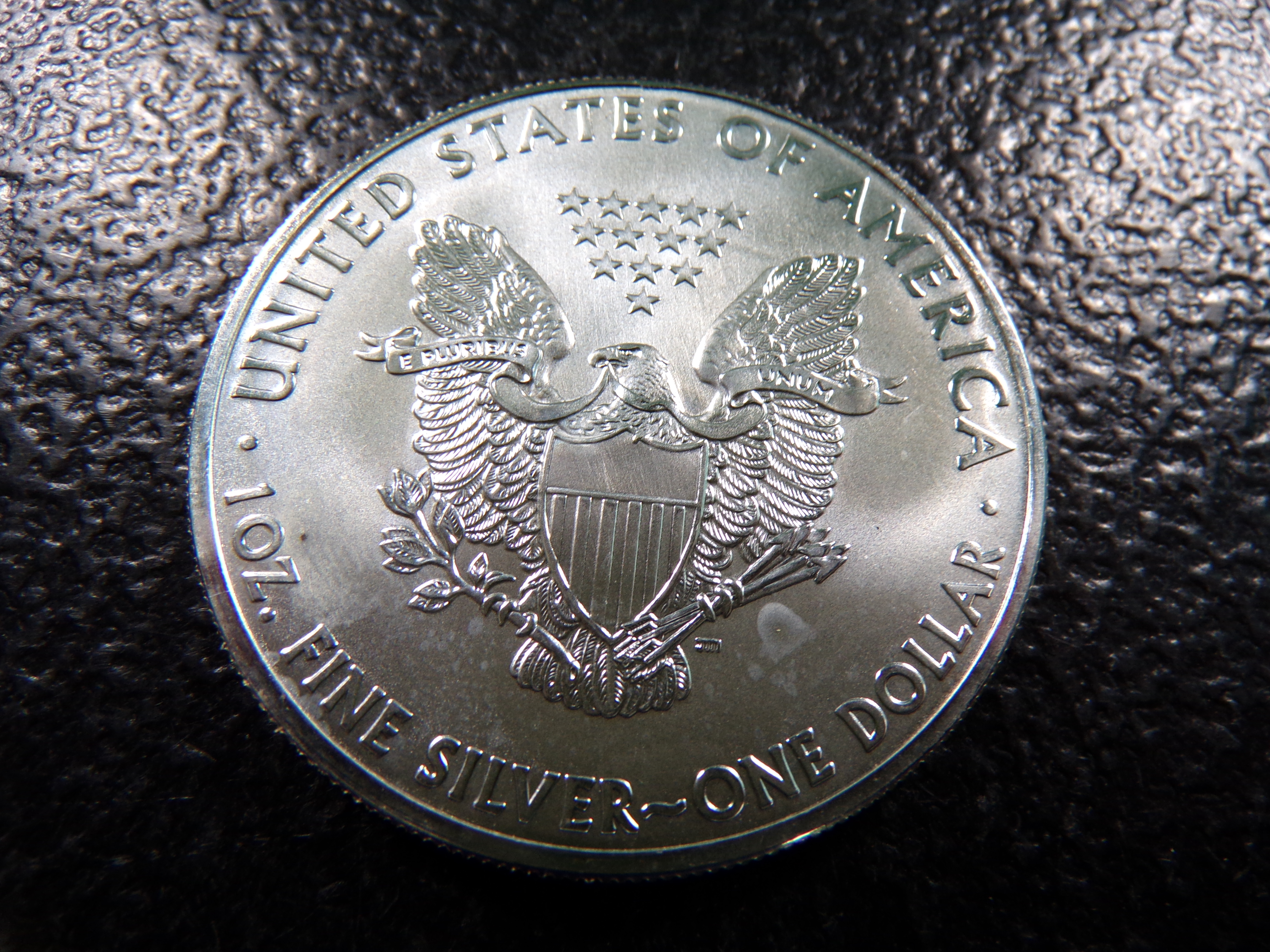2011 AMERICAN SILVER EAGLE DOLLAR *1 OZ. FINE SILVER