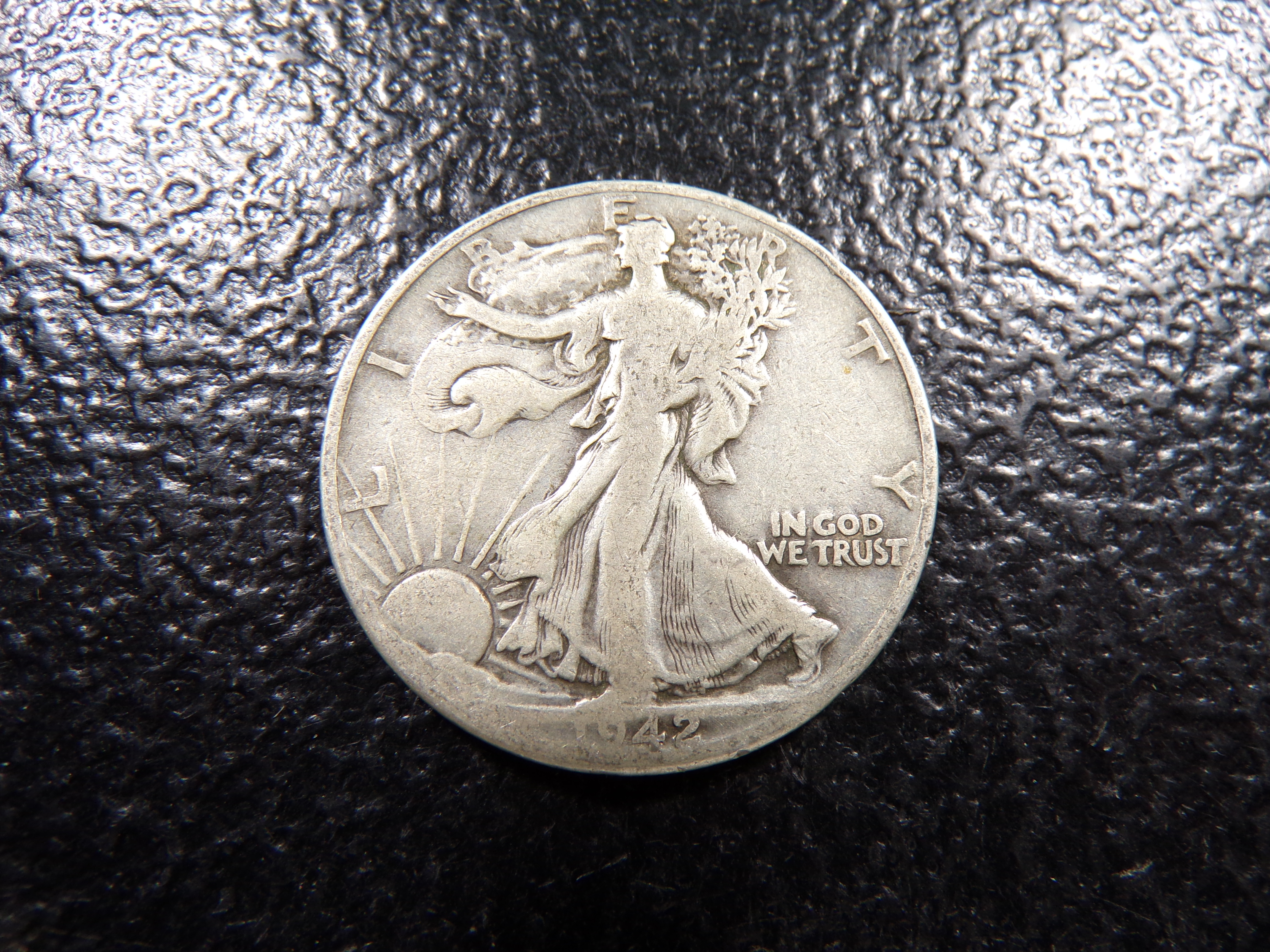 1942-D WALKING LIBERTY SILVER HALF DOLLAR