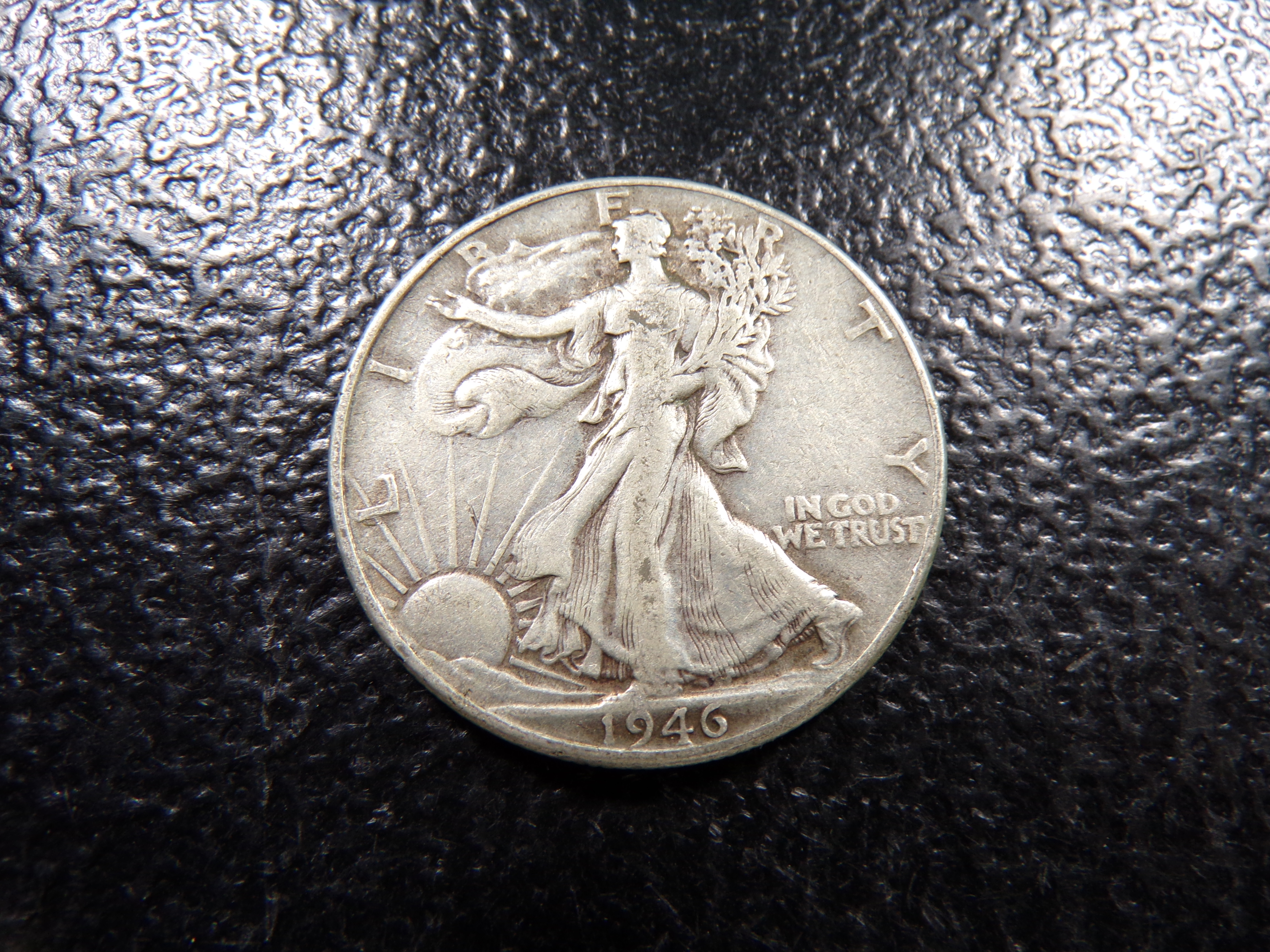 1946 WALKING LIBERTY SILVER HALF DOLLAR