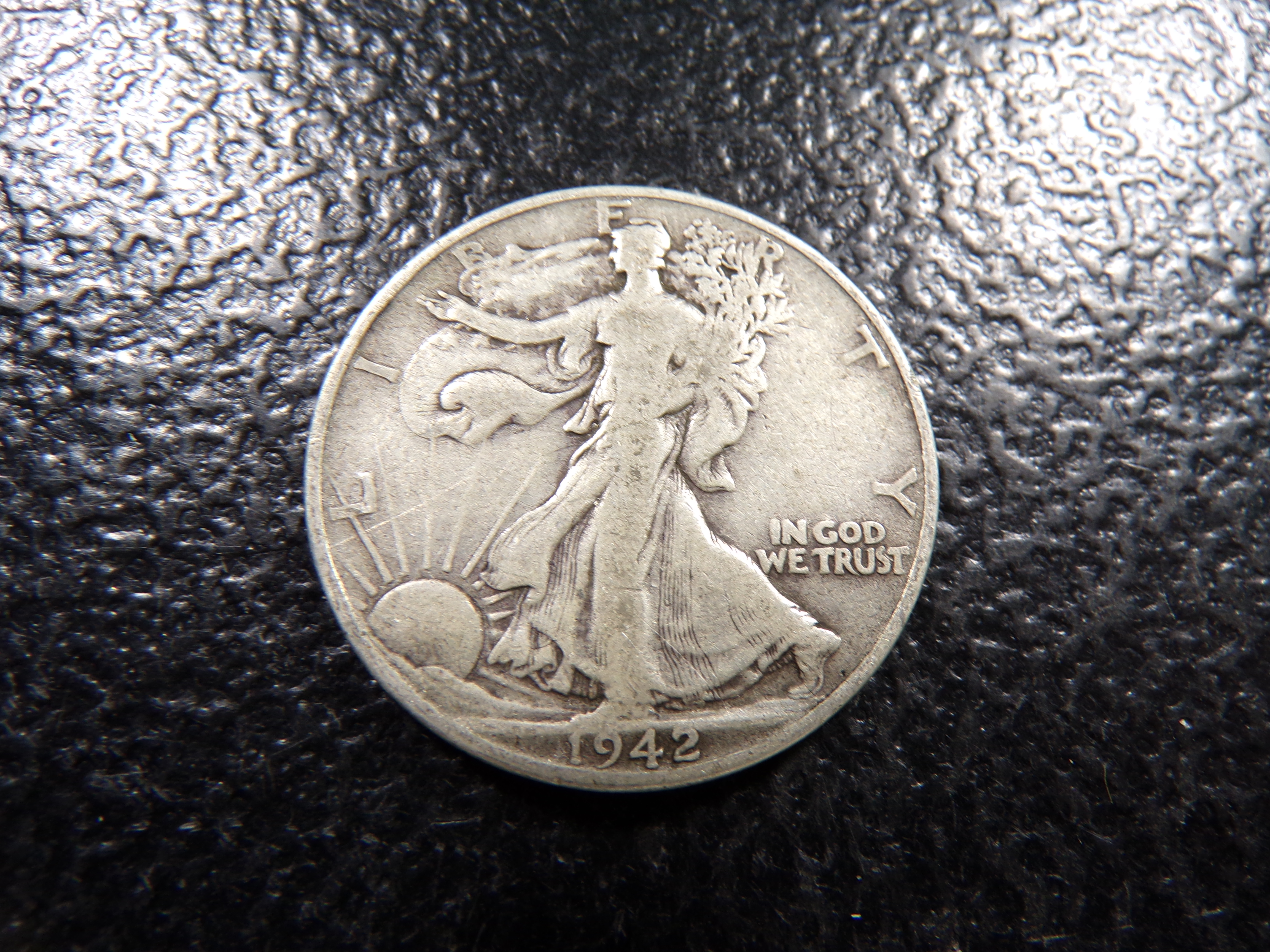 1942 WALKING LIBERTY SILVER HALF DOLLAR