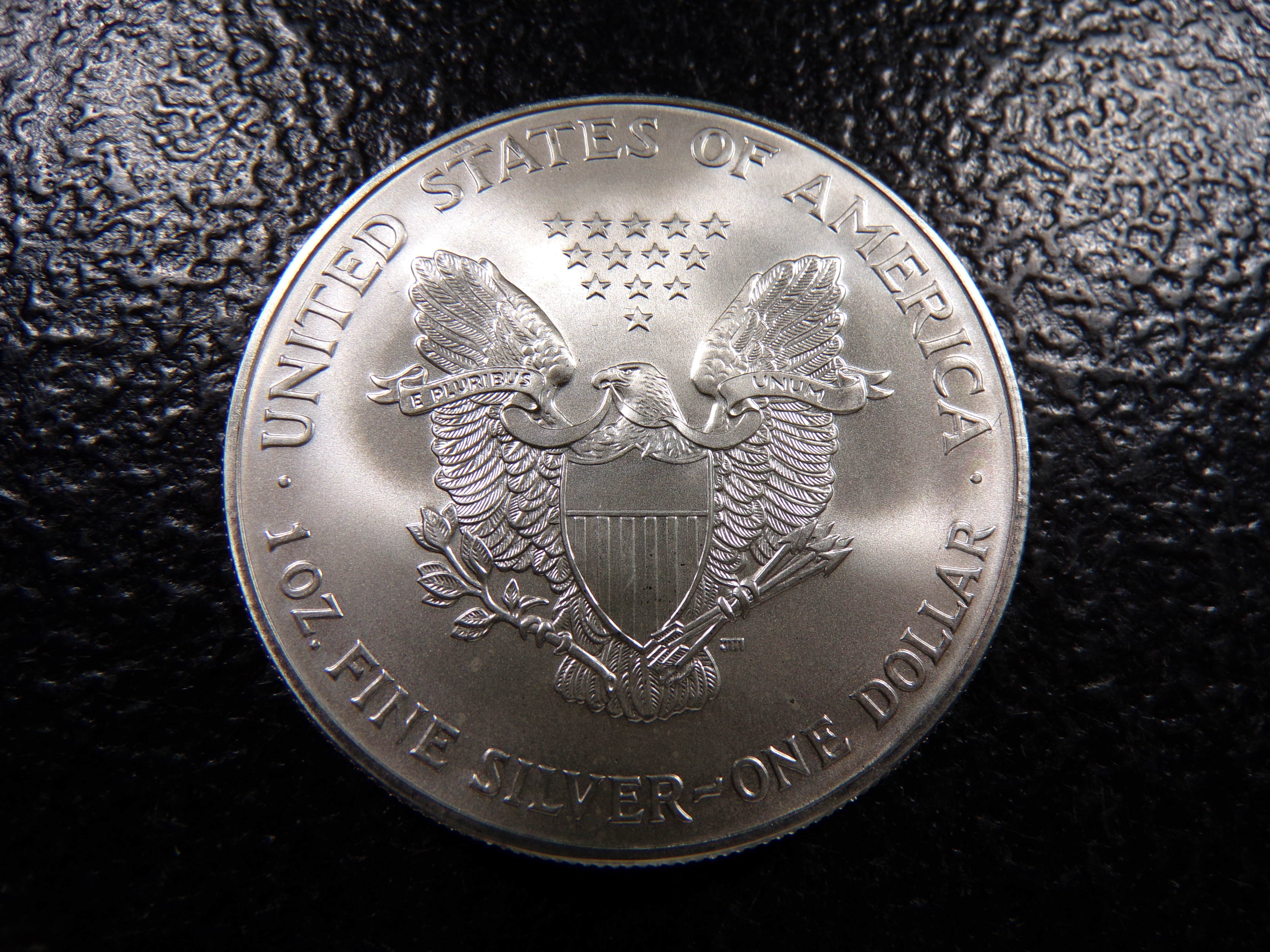 2001 AMERICAN SILVER EAGLE DOLLAR