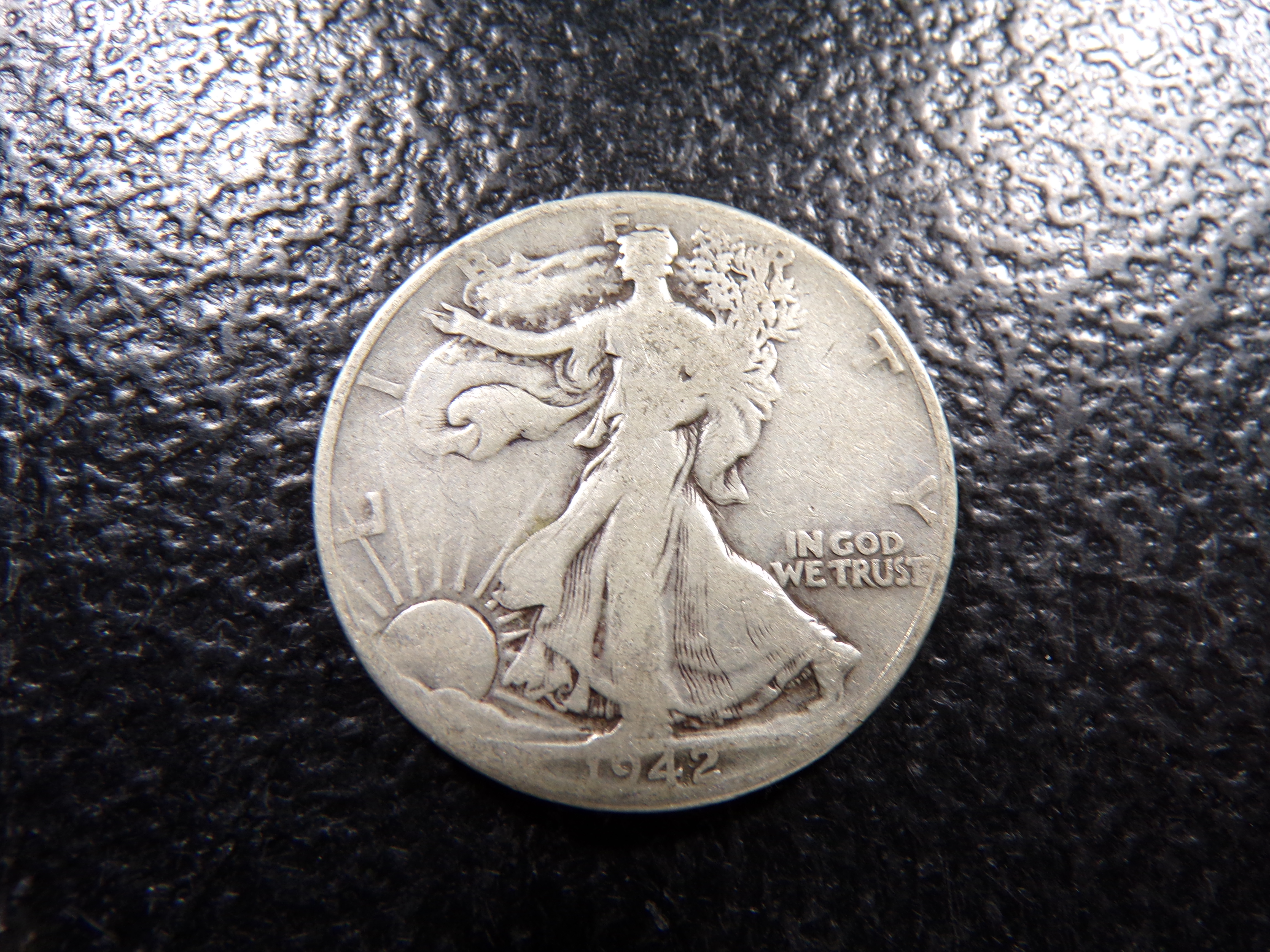 1942 WALKING LIBERTY SILVER HALF DOLLAR