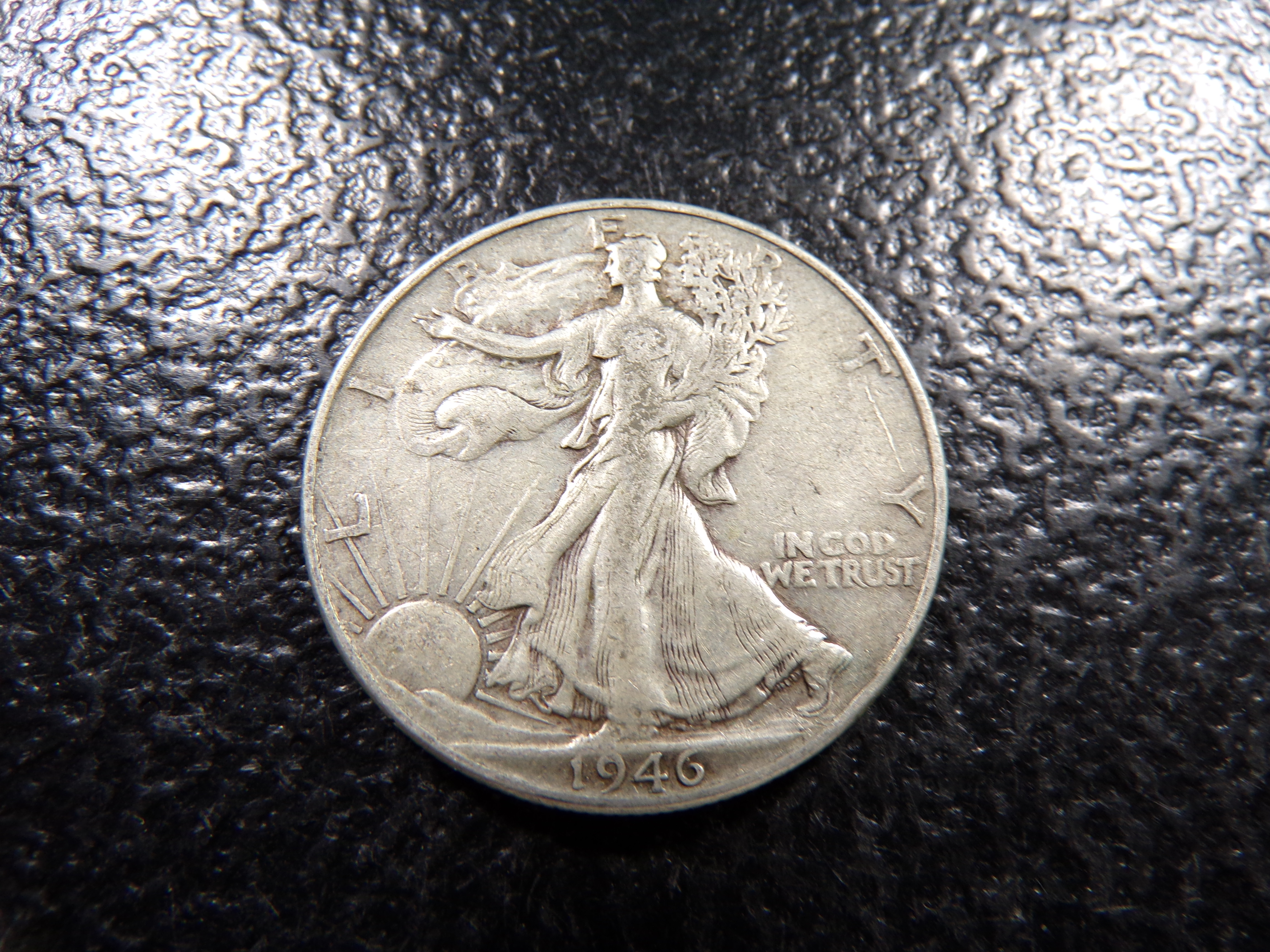 1946 WALKING LIBERTY SILVER HALF DOLLAR