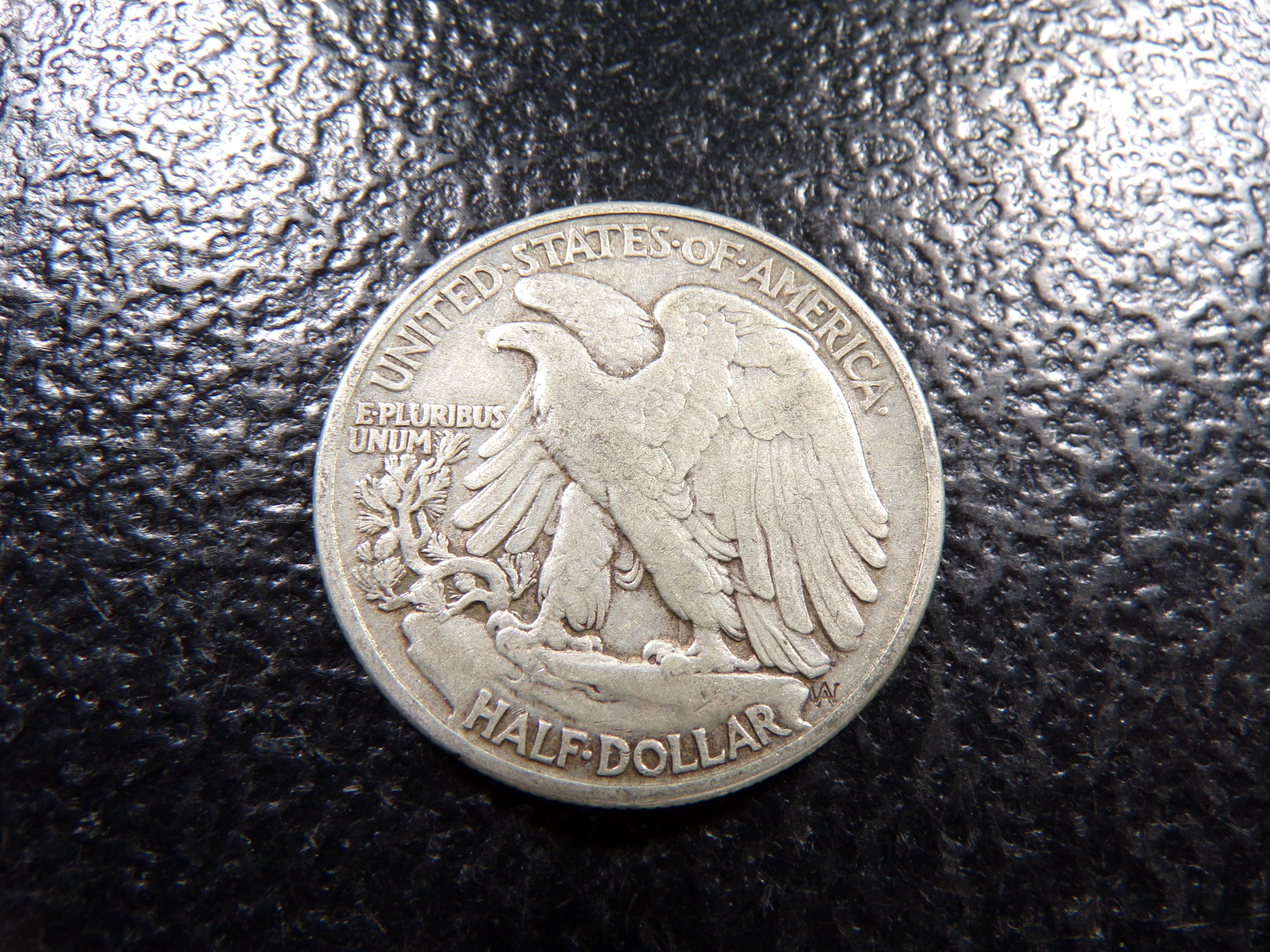 1946 WALKING LIBERTY SILVER HALF DOLLAR
