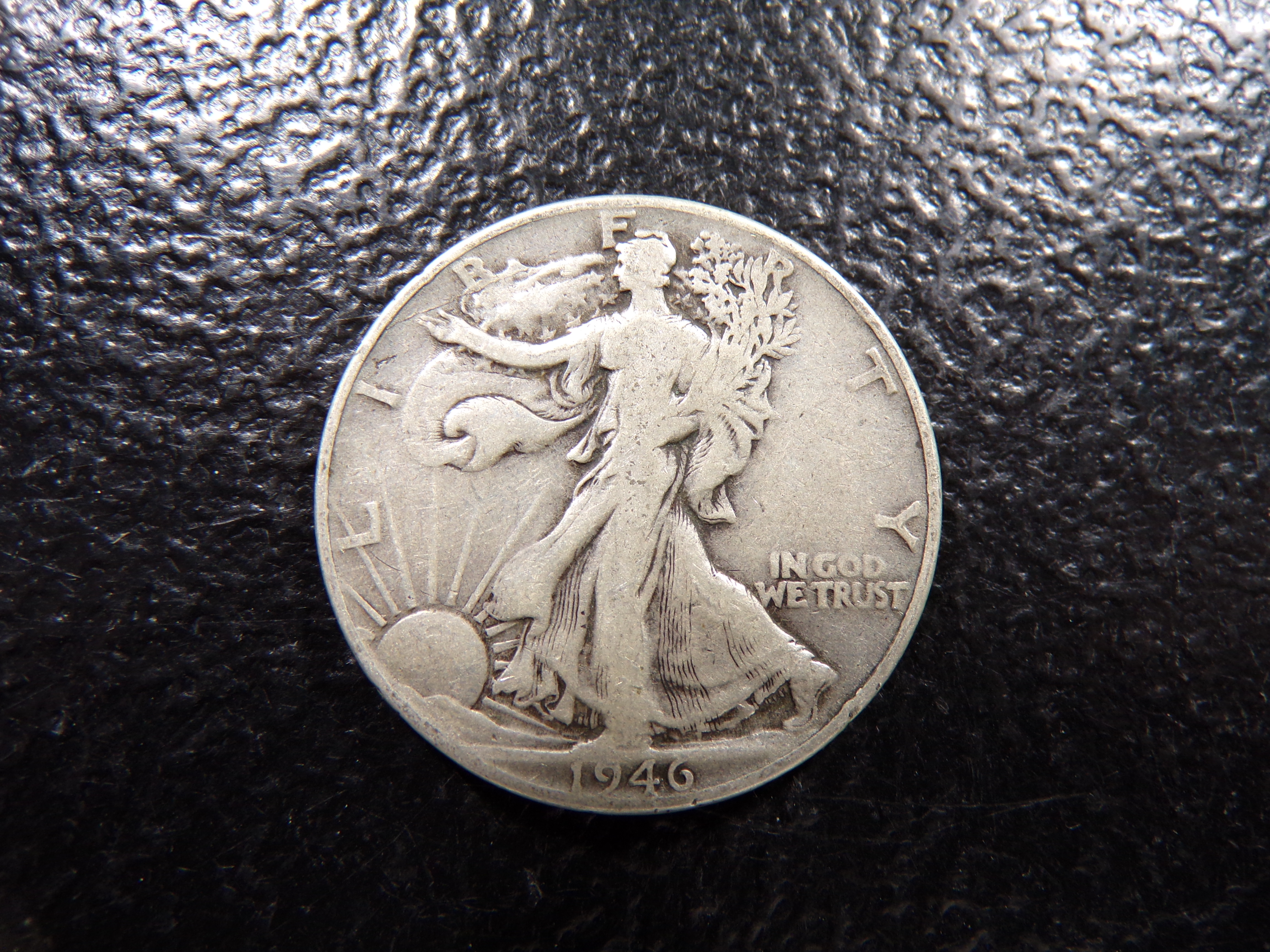 1946 WALKING LIBERTY SILVER HALF DOLLAR