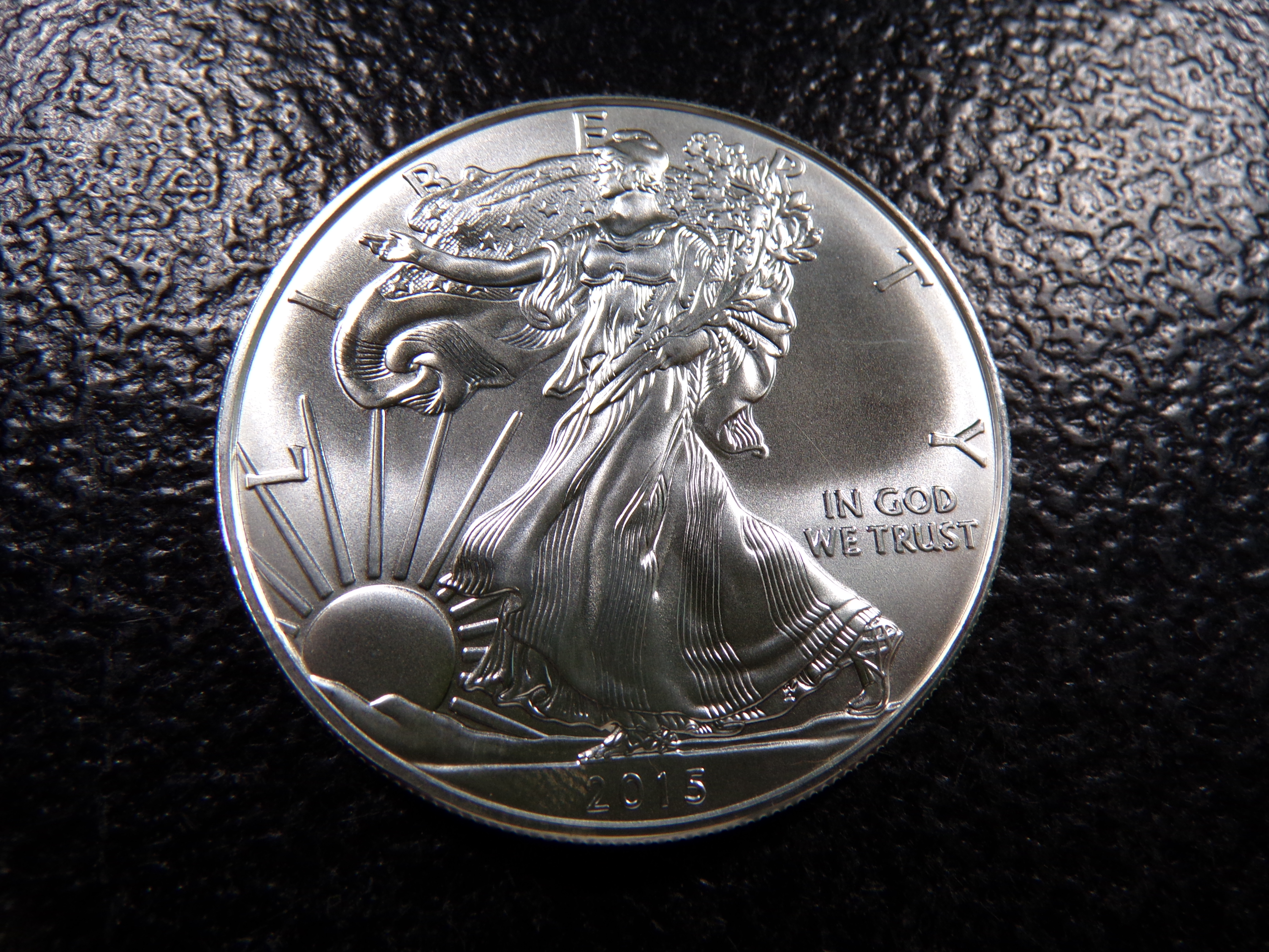 2015 AMERICAN SILVER EAGLE DOLLAR