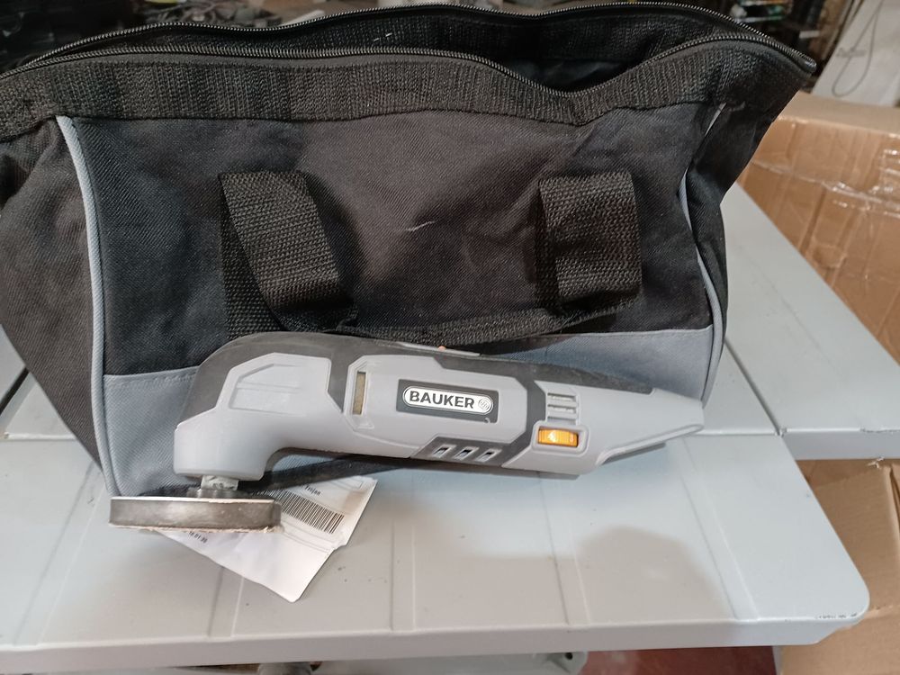 Lot 232: 3 x Bauker 18v Cordless Multi Cutter With Carry Bag (Unchecked Returns) L1c sku-2382