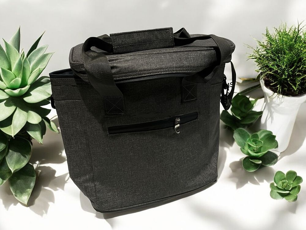 Lot 487: 20 x Grey Insulated Picnic Bag L27 sku-2905