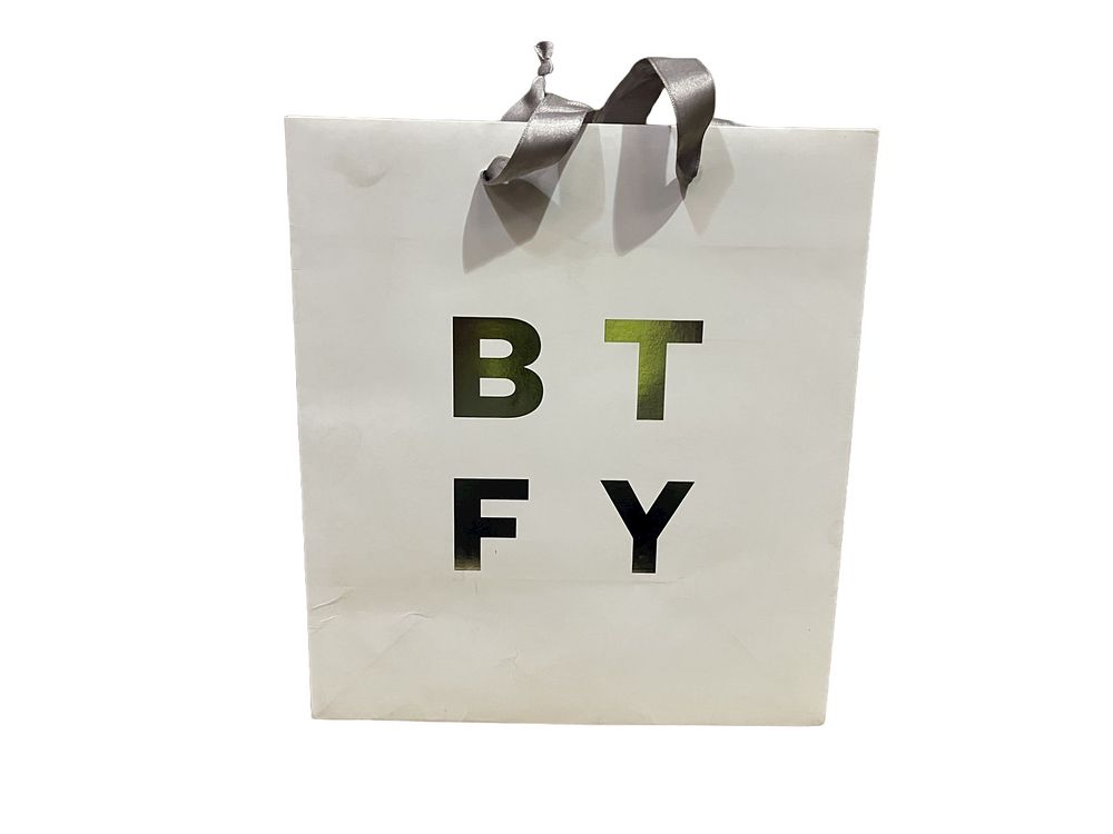 Lot 353: 150 x Large Gift Bags (50cm x 40cm x 20cm) L19 sku-2157