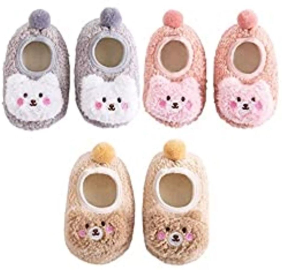 Lot 371: 8 x Assorted Toddler Beach Water Shoes & Slipper Socks Lb43 sku-4240