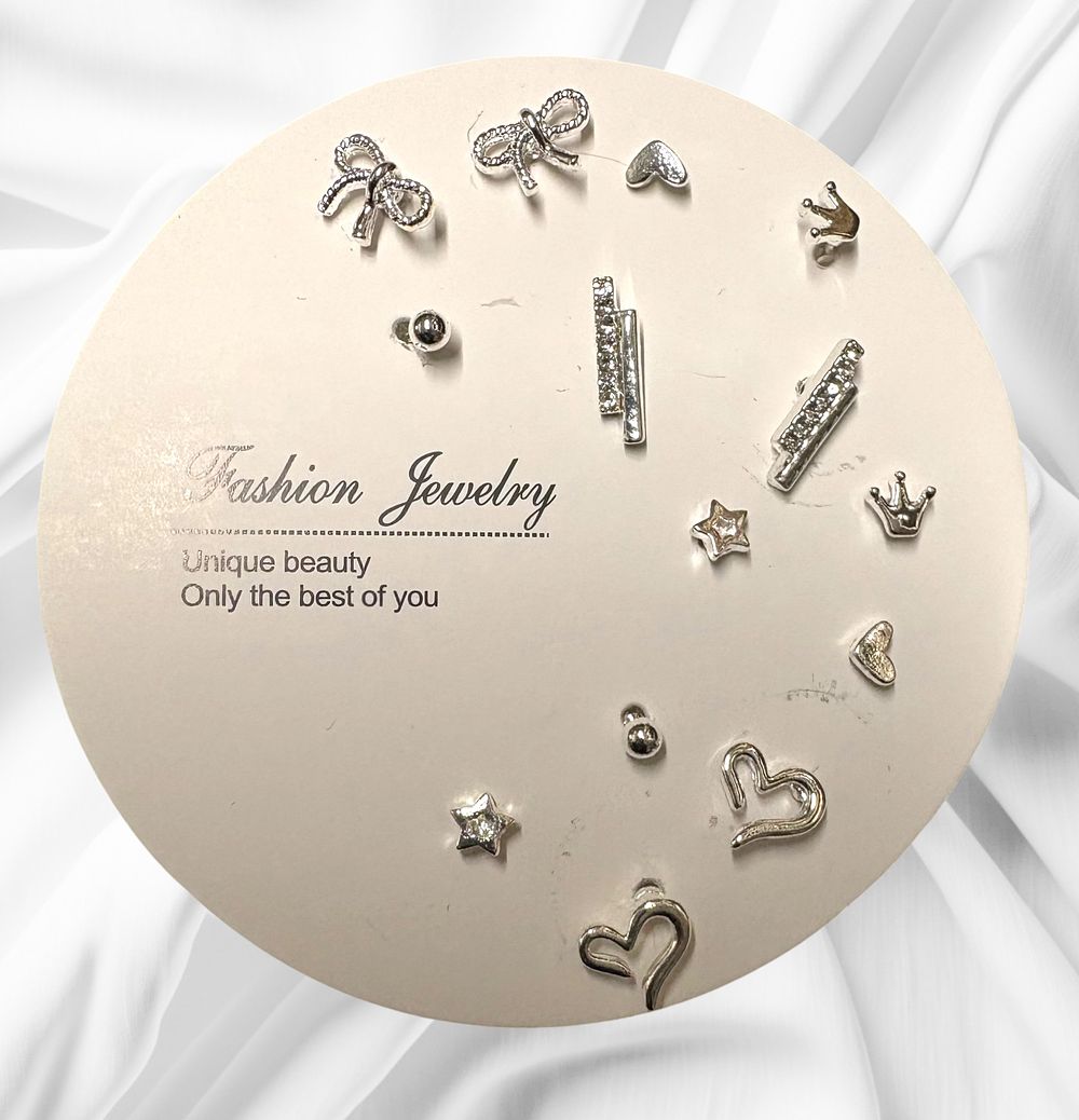 Lot 33: 8 x 7 Pairs of Earrings Lb1 sku-4270