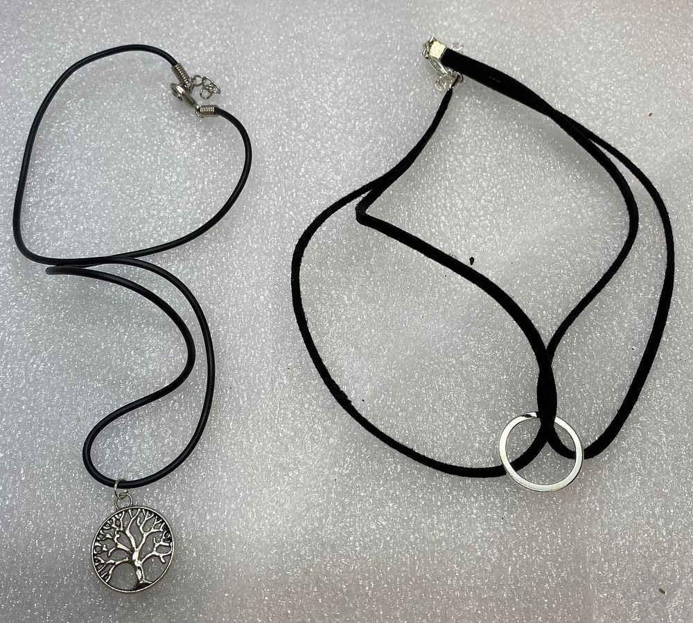 Lot 256: 50 Necklaces In 2 Styles L12b sku-2074