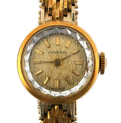JUVENIA 18K Gold Ladies Watch. Vintage 18 karat yellow gold Juvenia women's watch. Round case