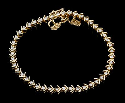 14K Gold Diamond Tennis Bracelet. 14 karat yellow gold and diamond tennis bracelet. V shaped