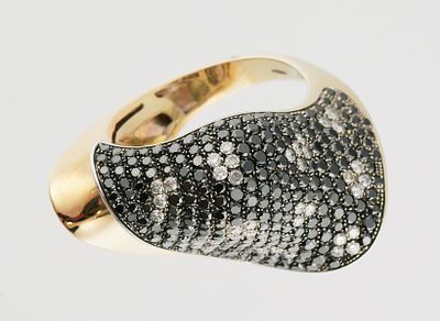 SALAVETTI 18k Gold Diamonds Unisex Ring. Showstopping black and white diamonds 18k yellow and 