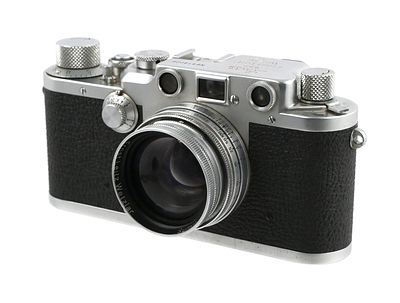 Leica IIIc Camera Summitar Lens & Case. Vintage Leica IIIc 35mm rangefinder camera body, serial 