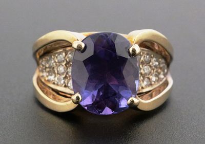 14k Gold 4.4 ct TANZANITE Diamond Ring. 14k yellow gold ring with 4.38 carat oval prong-set 