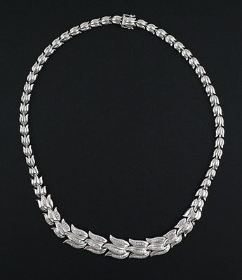 14K White Gold & Diamond Tulip Necklace. 14 karat white gold and diamond necklace. Stylized 