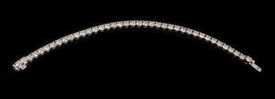 Platinum 13.91 CTW Diamond Tennis Bracelet. Platinum (.900) diamond tennis bracelet set with 39 