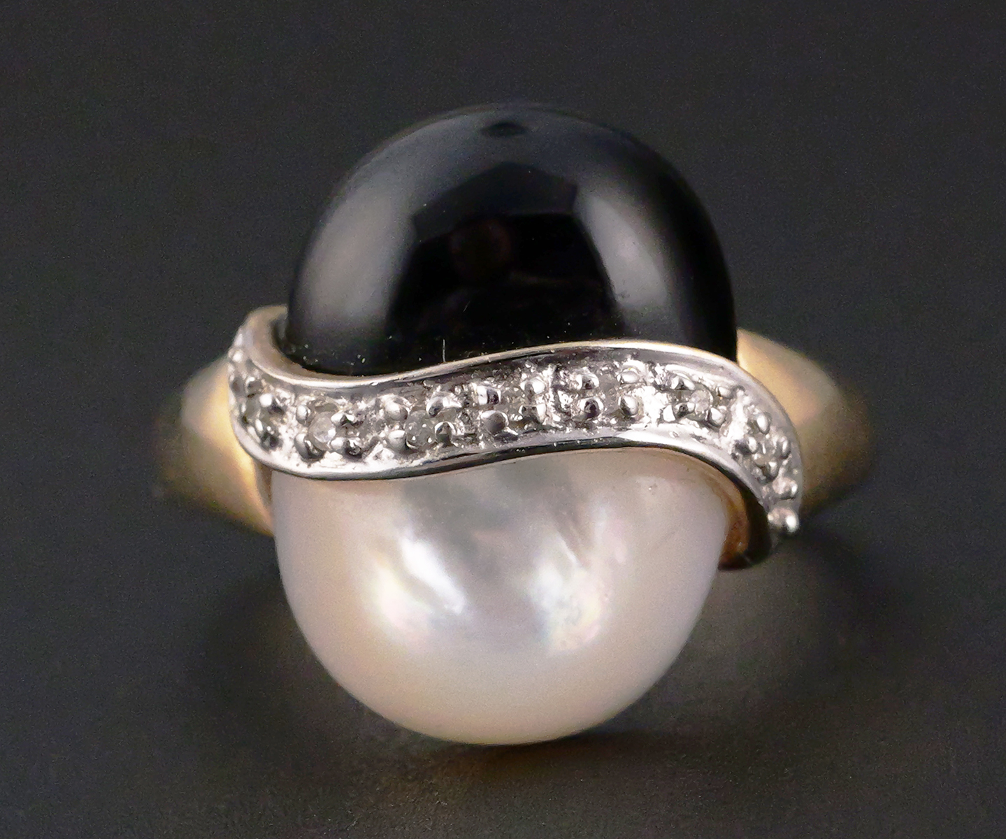 10K Gold Black & MOP Cabochon Ring