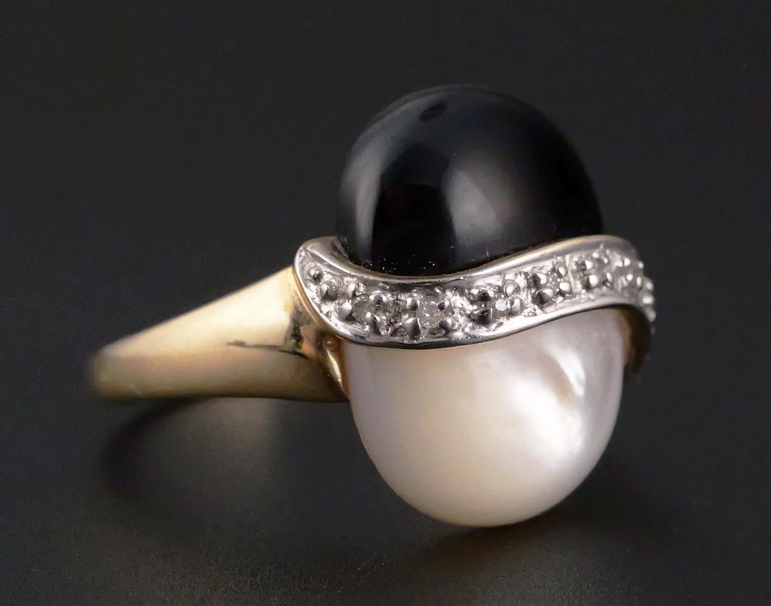 10K Gold Black & MOP Cabochon Ring