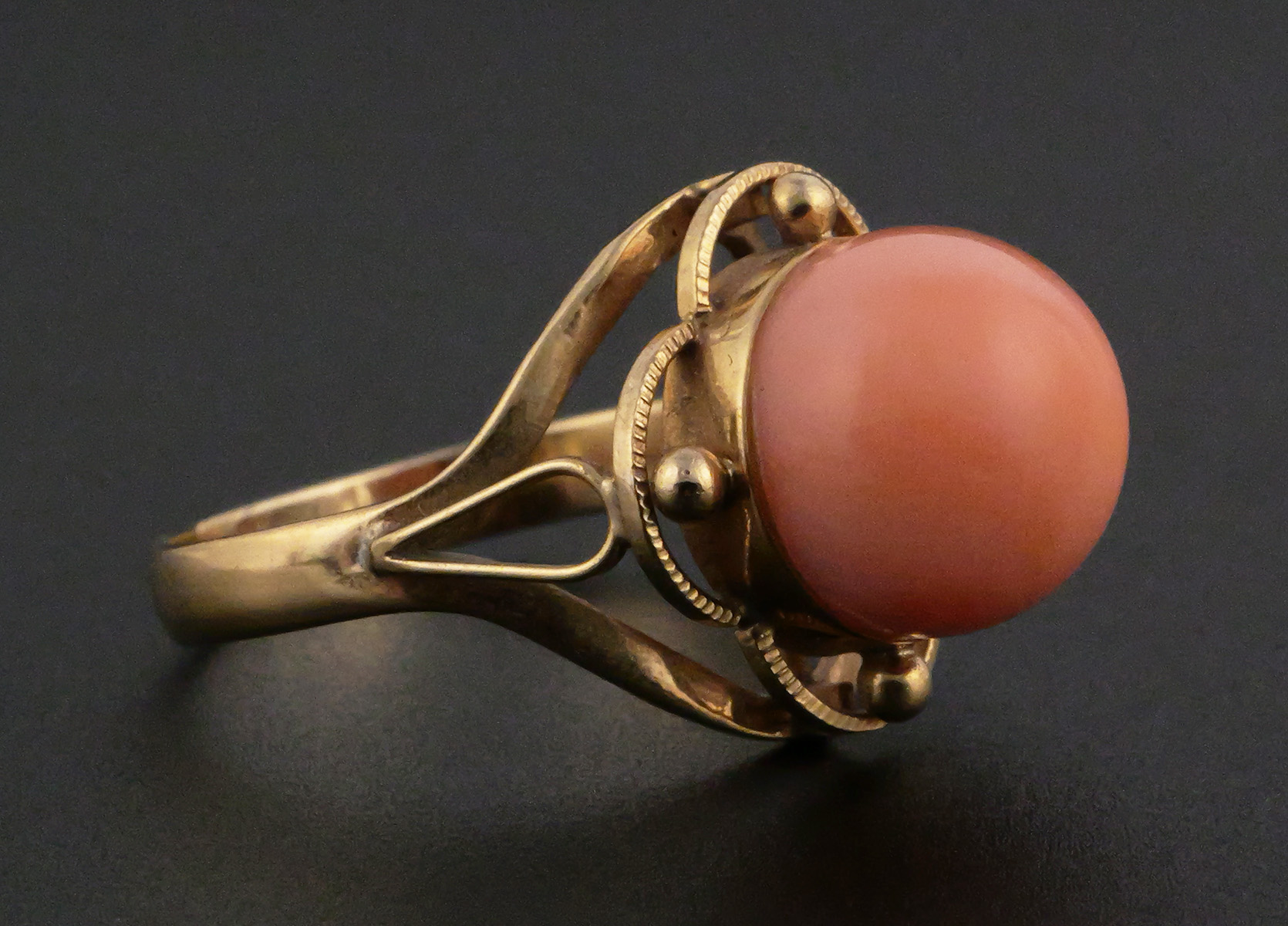 18k Gold Angel Skin Coral Cabochon Ring