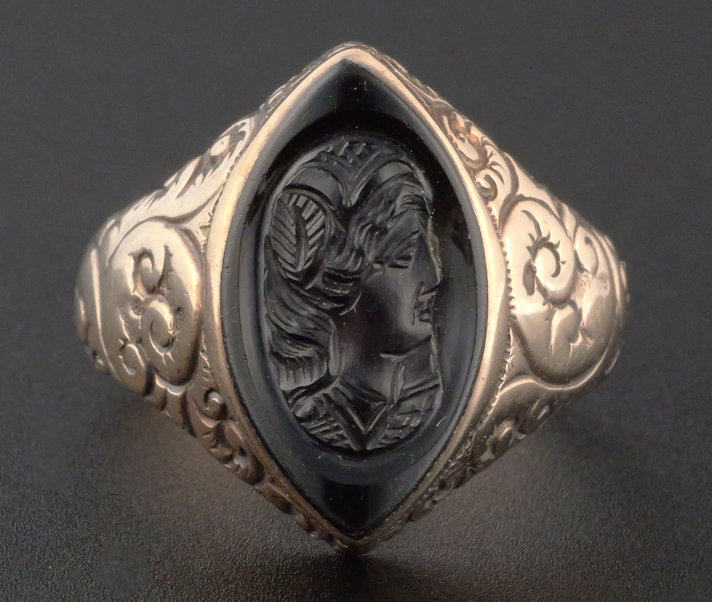 Antique 9K Gold Classical Intaglio Ring
