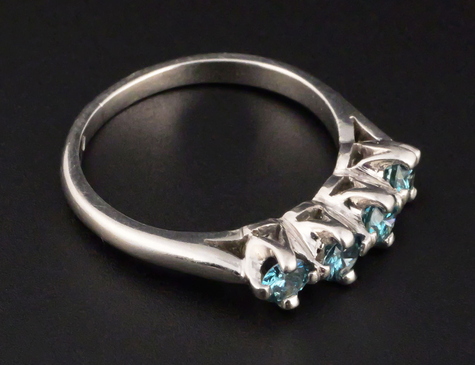 Platinum & Blue Diamond Ring, 5.1g