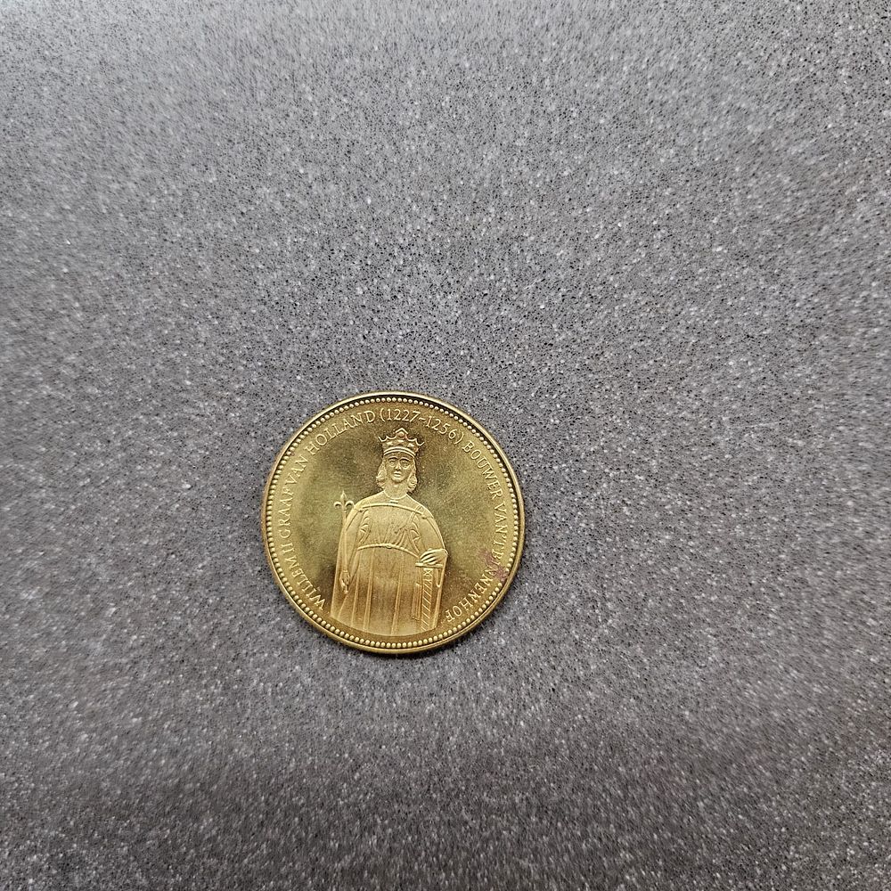 NETH. RIDDERZAAL S-GRAVENHAVE WILLEM II GRAAF VAN HOLLAND BRASS MEDAL (#215)
. NETH. RIDDERZAAL 