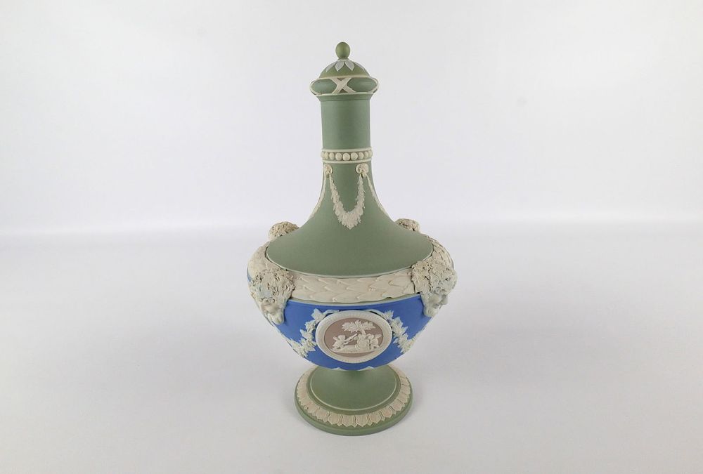 Bodnars Auction | Single-Owner Collection of Wedgwood Jasperware
