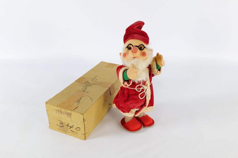 Bodnars Auction | Grandmom’s Attic Treasures! Christmas, Holidays, Toys, Banks, Attic Finds!