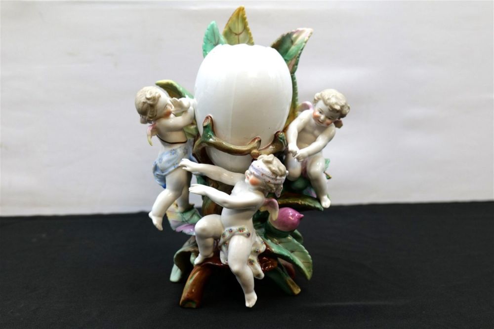 Lot 167: Porcelain Vase with Cherub Motif